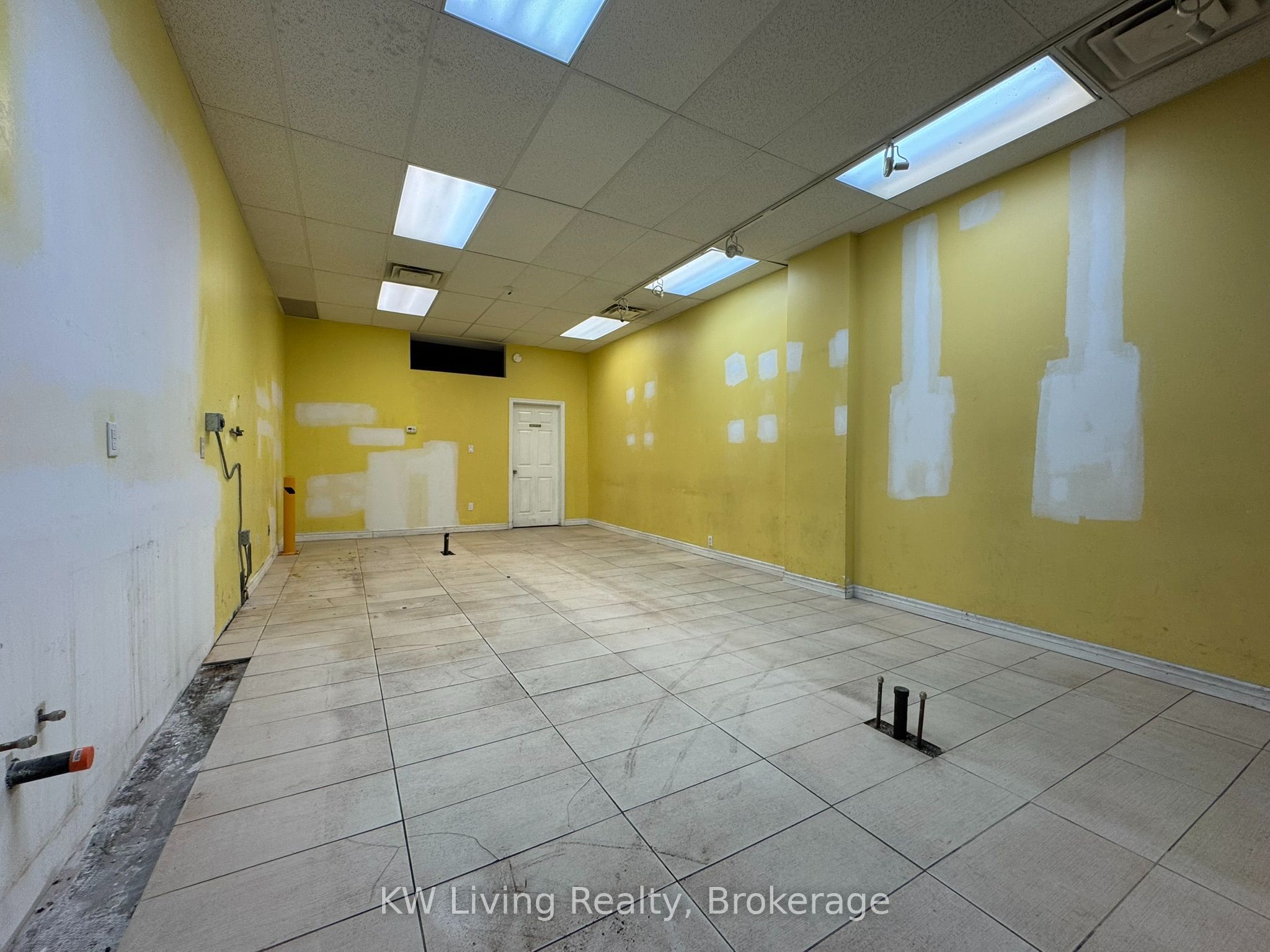 660 1/2 Bloor Street W Main Property Photo 3