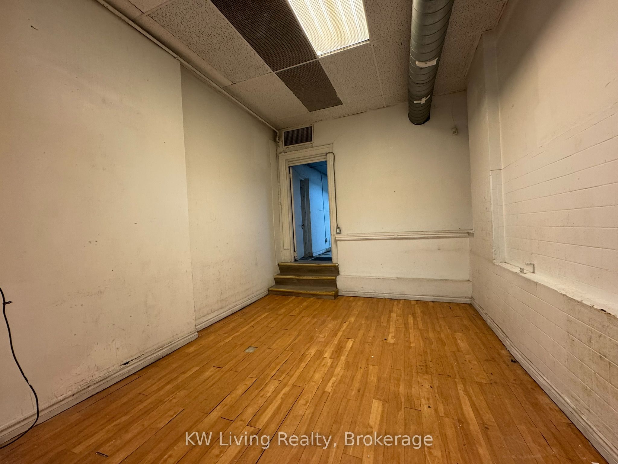 660 1/2 Bloor Street W Main Property Photo 5