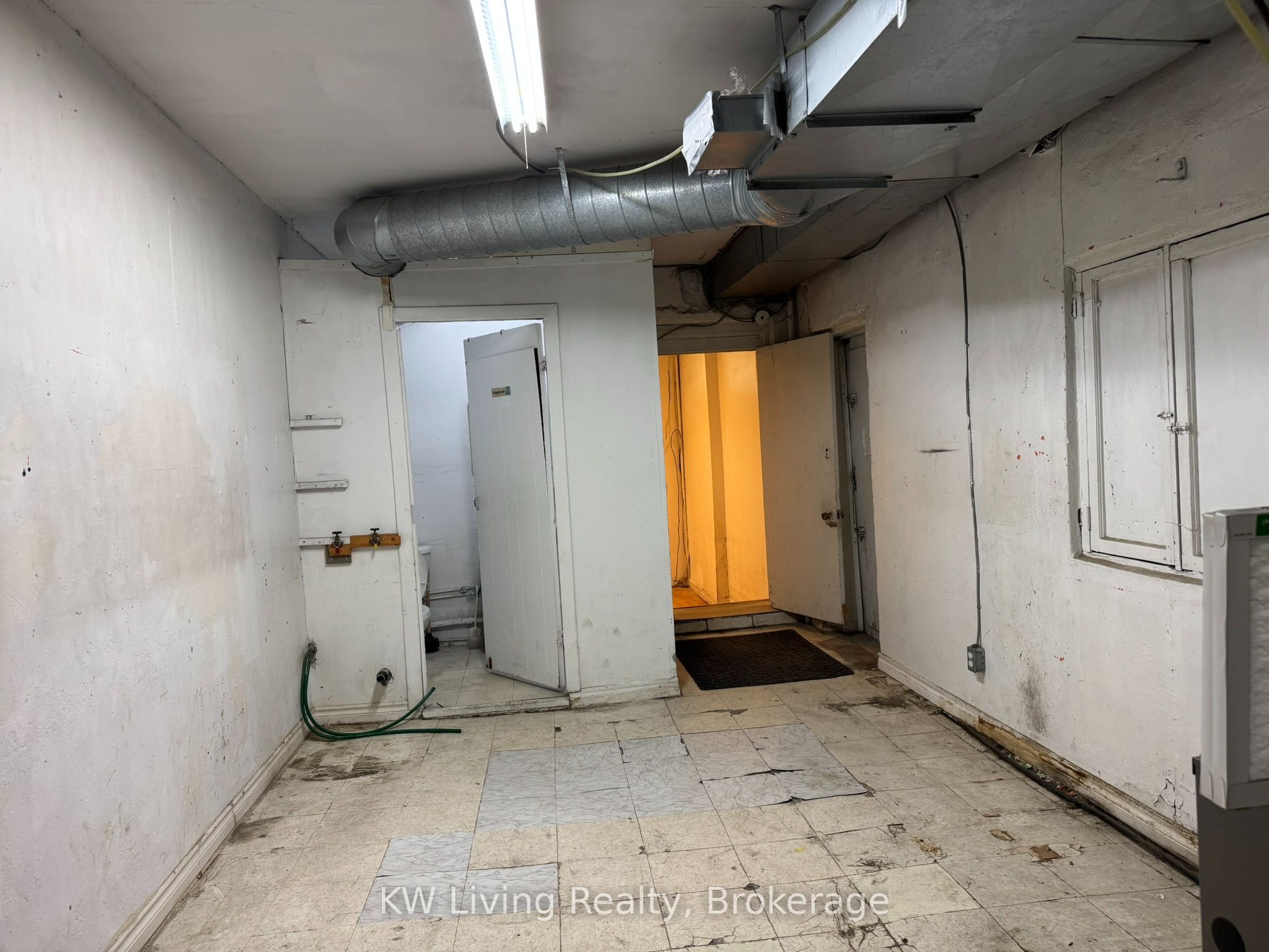 660 1/2 Bloor Street W Main Property Photo 7
