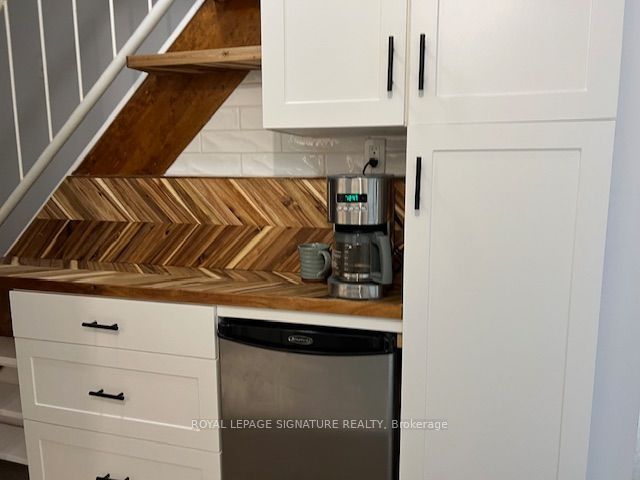 208 Carlton Street Lower Property Photo 7