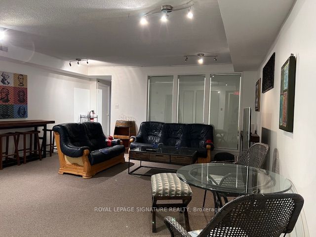 208 Carlton Street Lower Property Photo 9