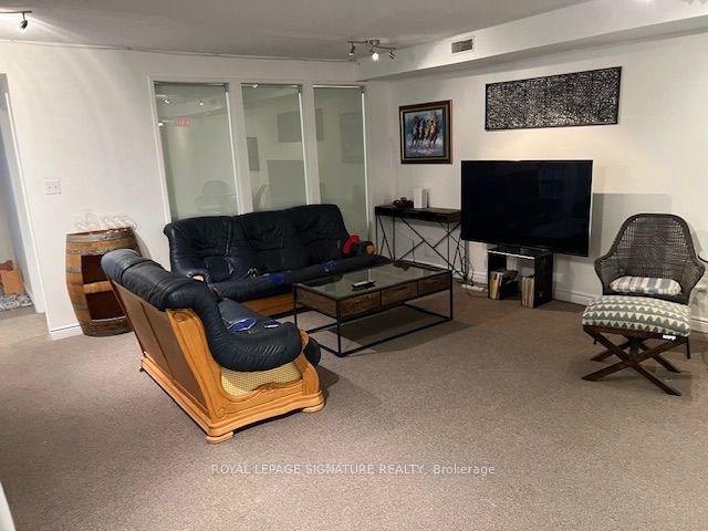 208 Carlton Street Lower Property Photo 11