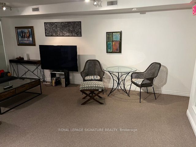 208 Carlton Street Lower Property Photo 12
