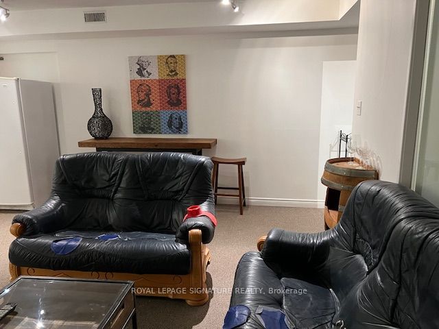 208 Carlton Street Lower Property Photo 13