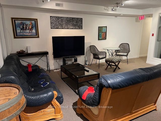 208 Carlton Street Lower Property Photo 16
