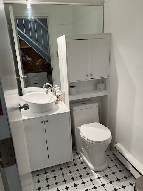 208 Carlton Street Lower Property Photo 17