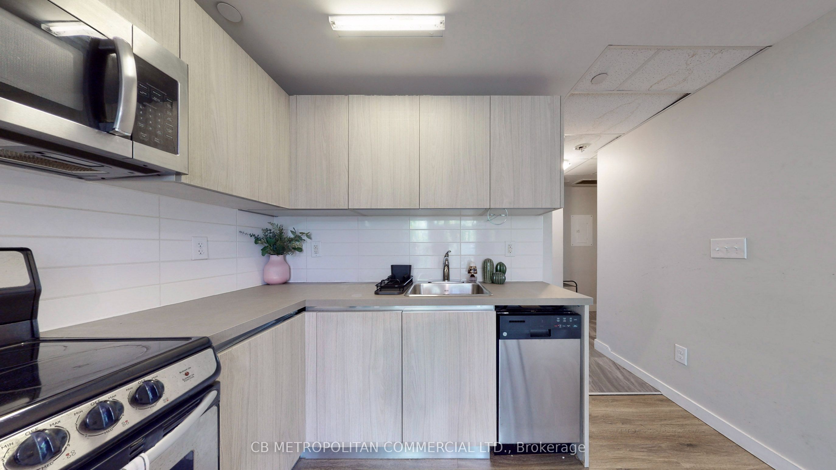 335 College Street Property Photo 5