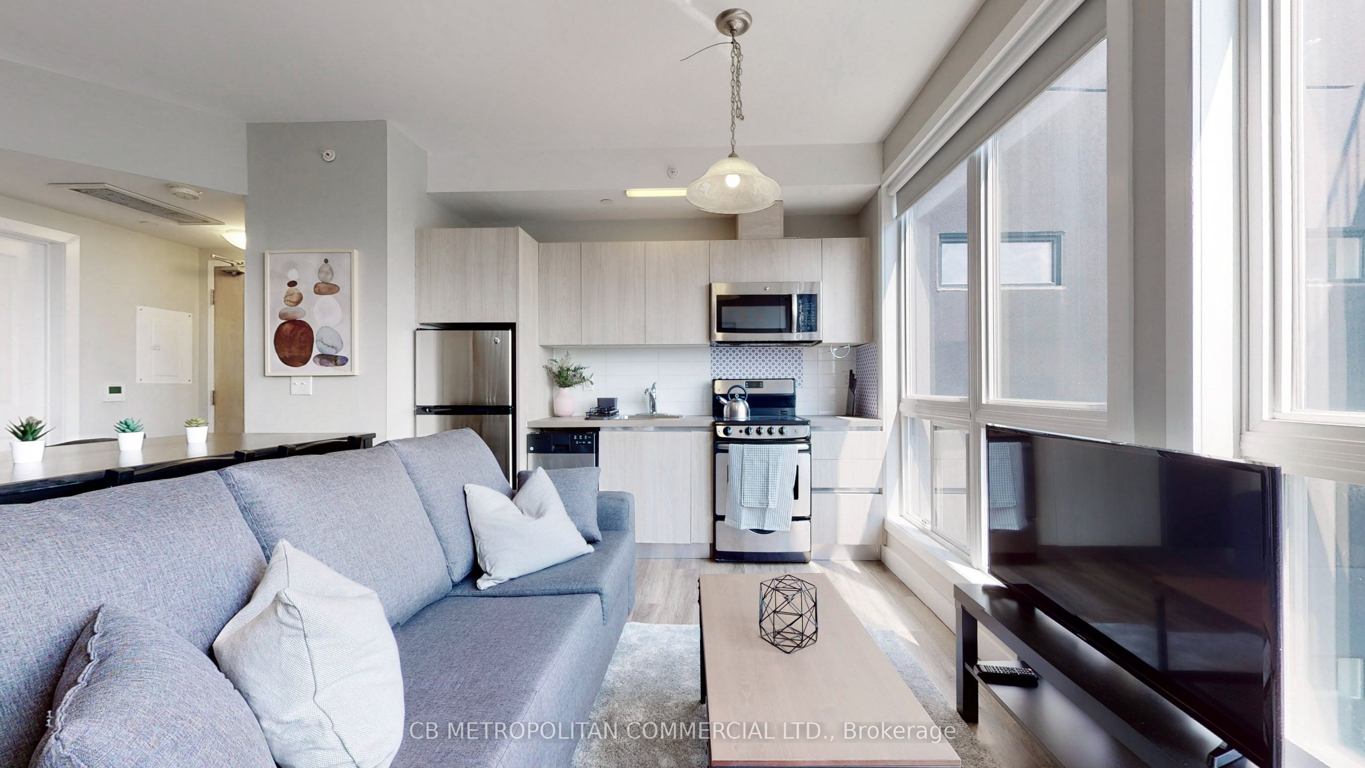 335 College Street Property Photo 6