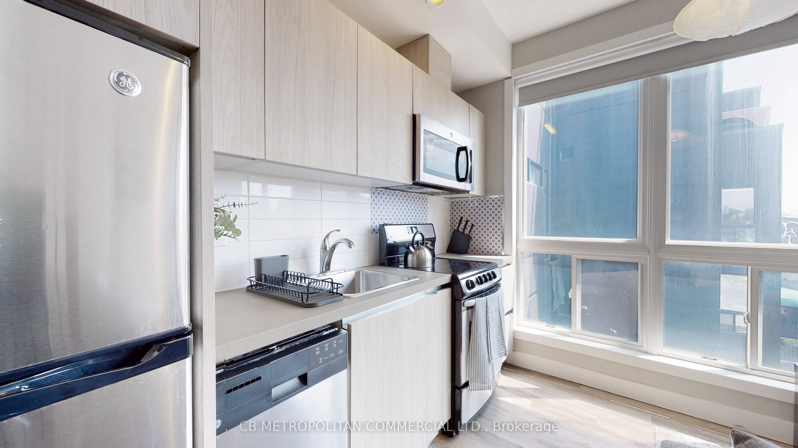 335 College Street Property Photo 8