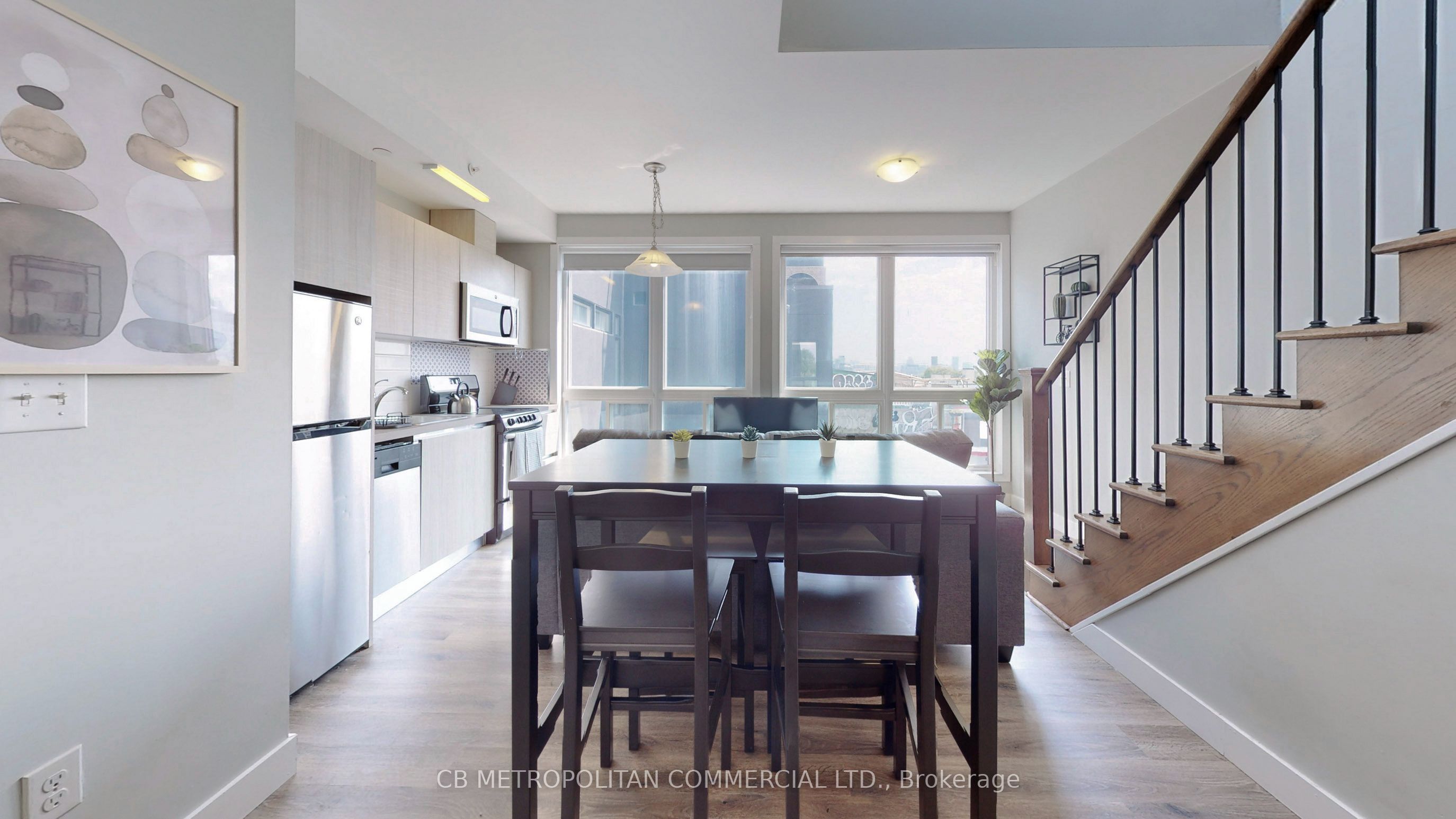 335 College Street Property Photo 9
