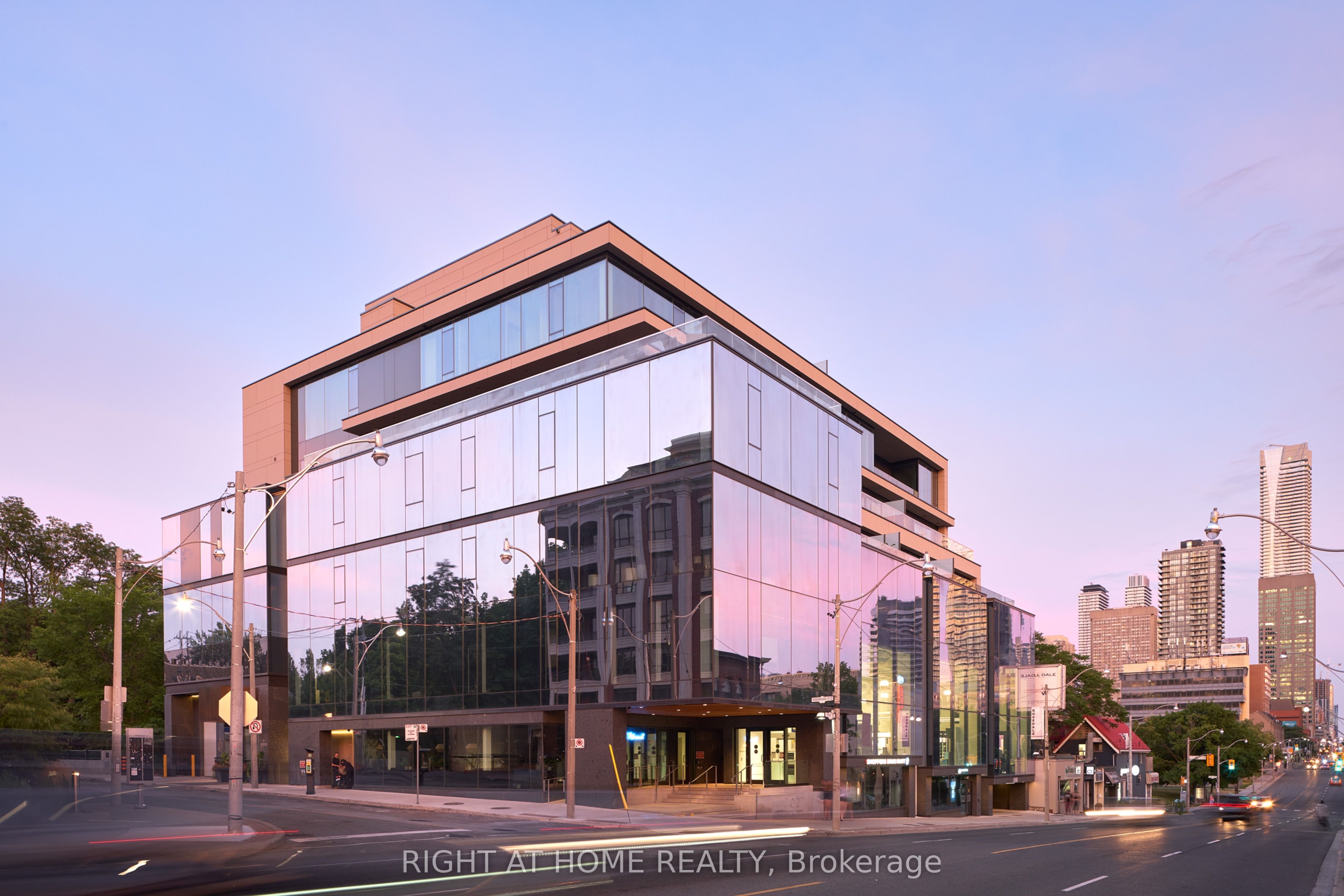 1 Roxborough Street E 501