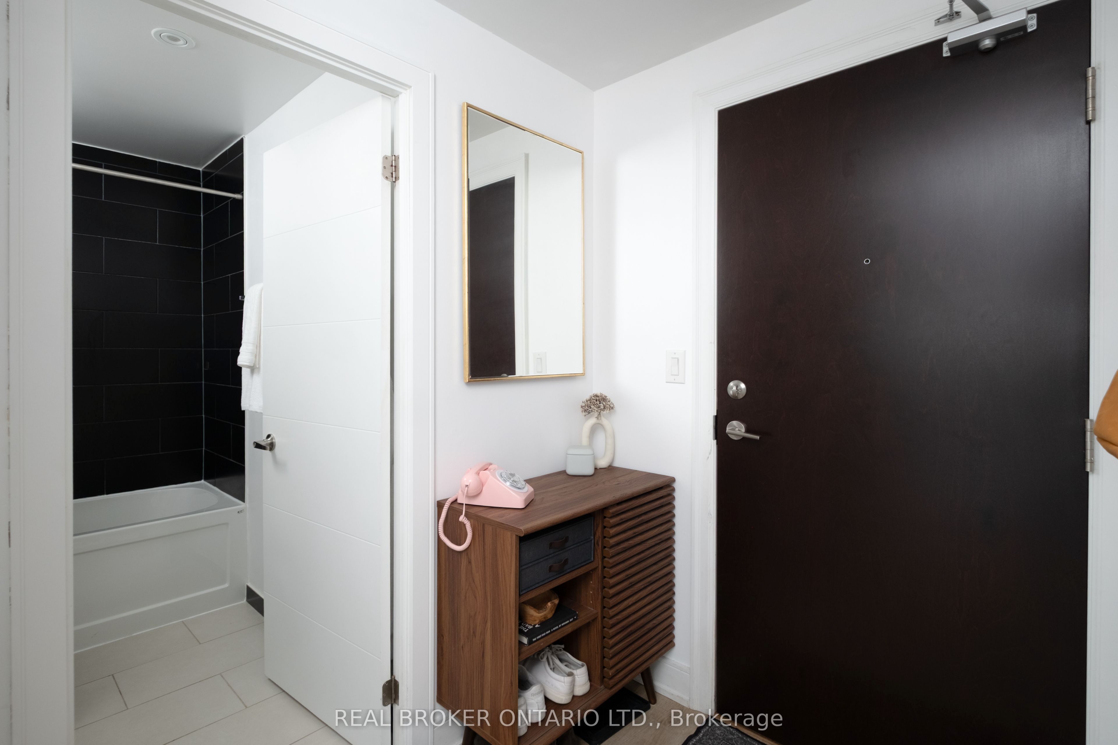 205 Manning Avenue 407 Property Photo 2