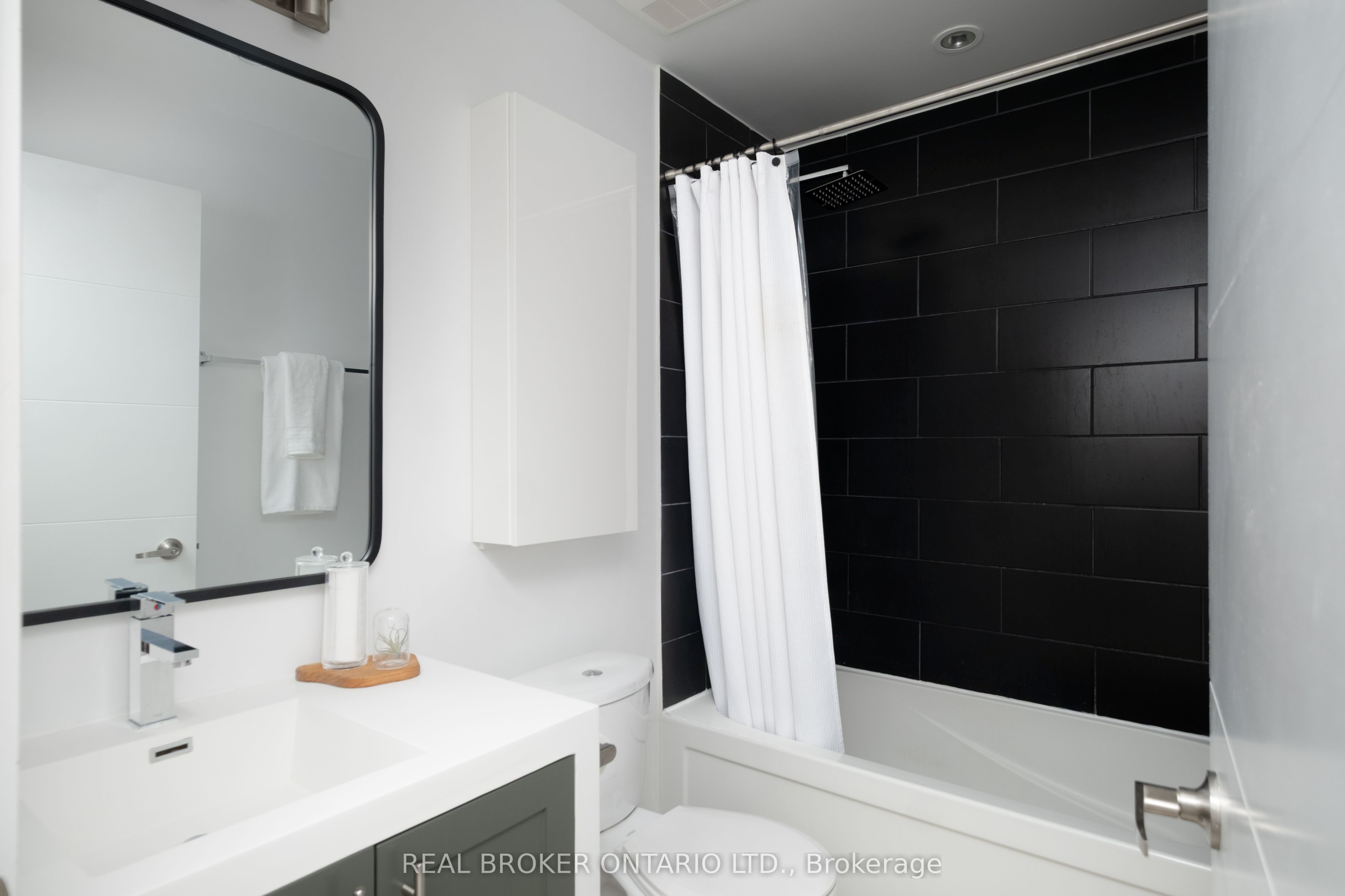 205 Manning Avenue 407 Property Photo 3