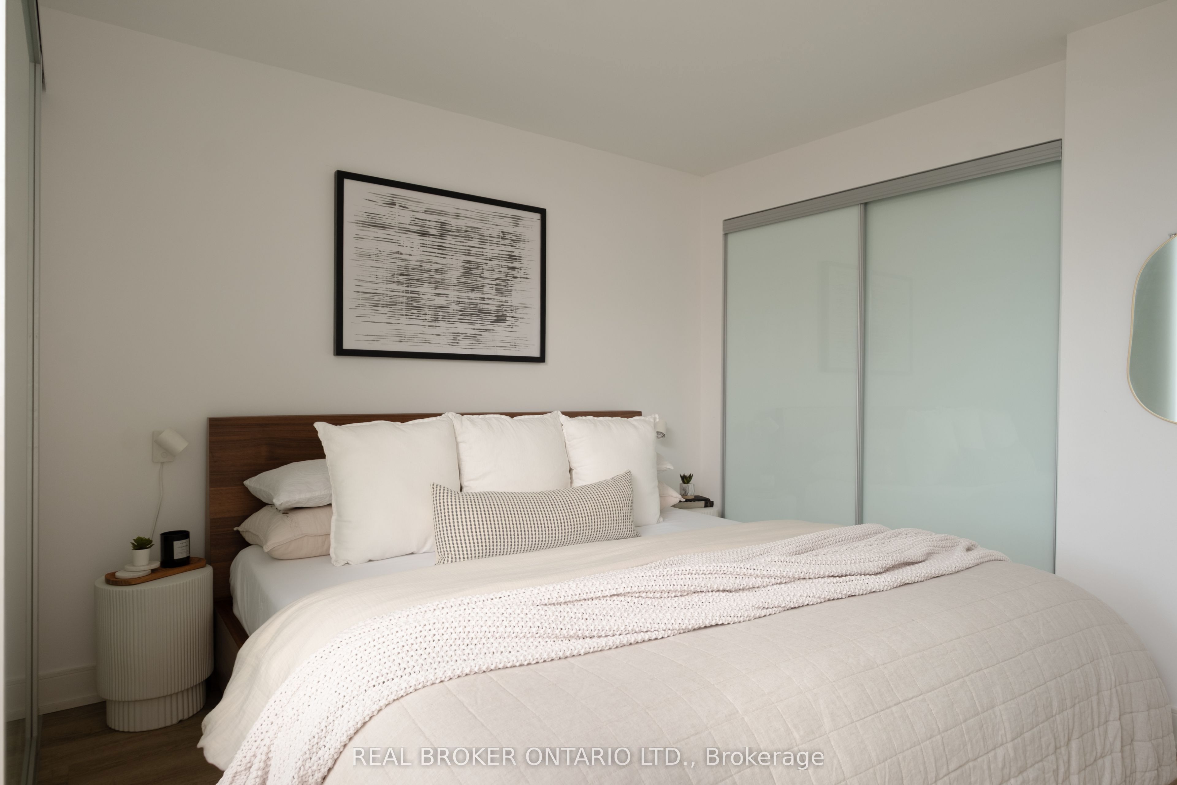 205 Manning Avenue 407 Property Photo 10
