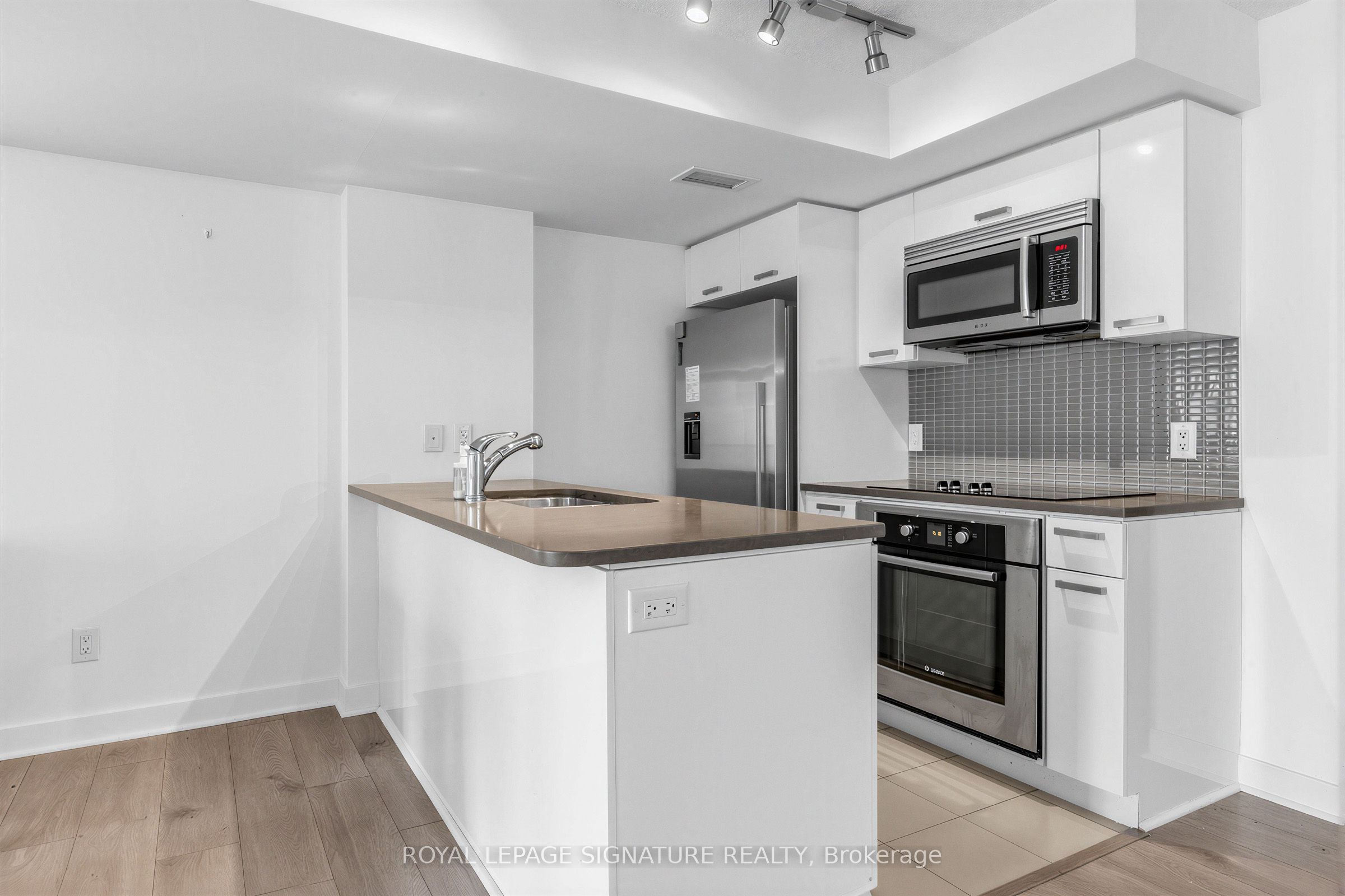 295 Adelaide Street W 414 Property Photo 4