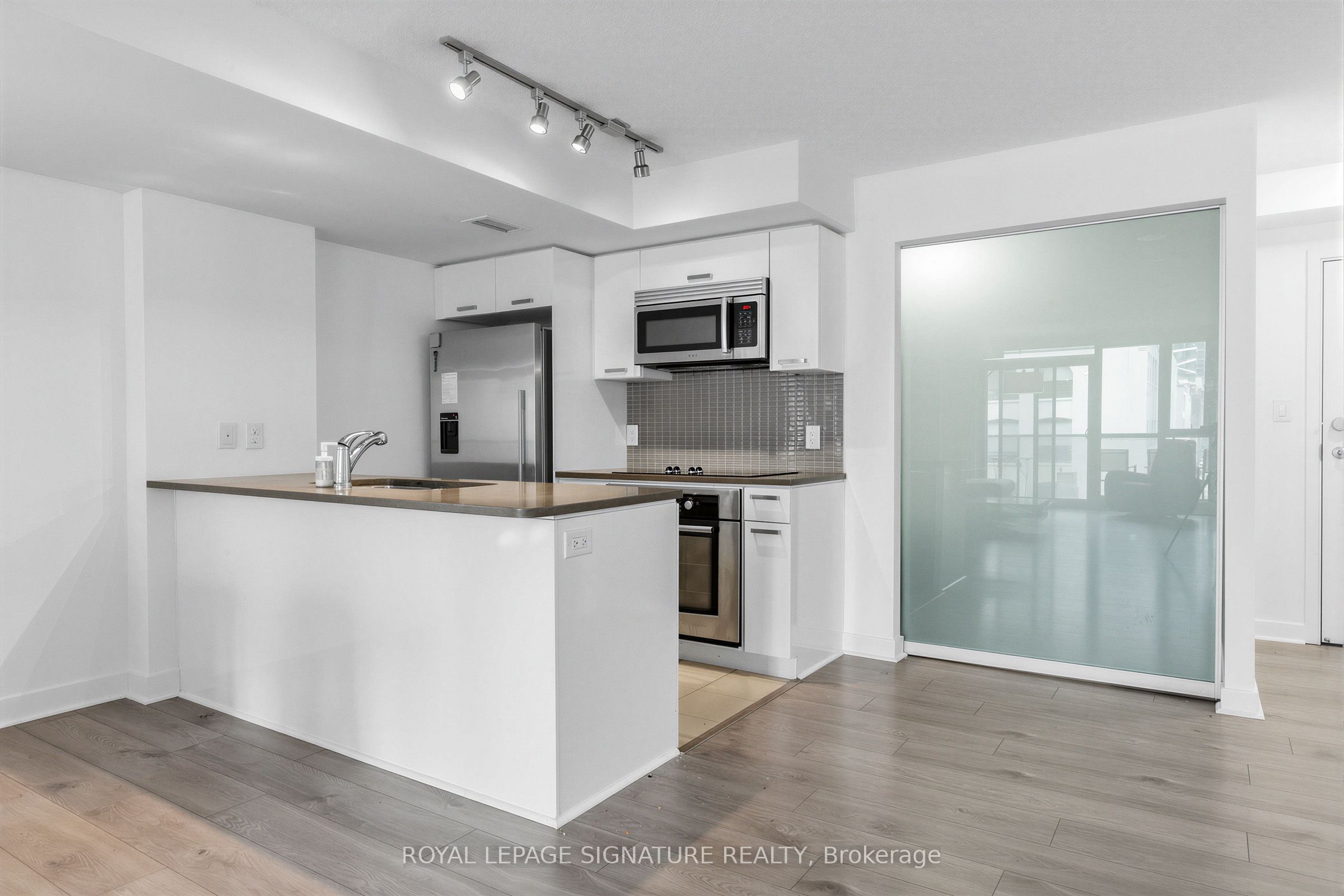 295 Adelaide Street W 414 Property Photo 5