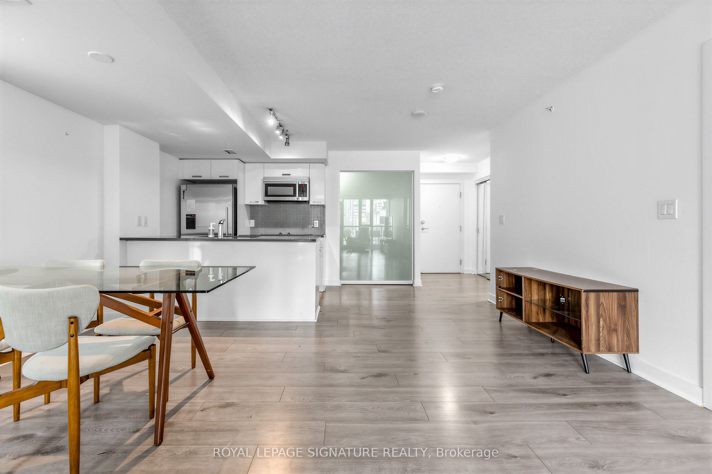 295 Adelaide Street W 414 Property Photo 8