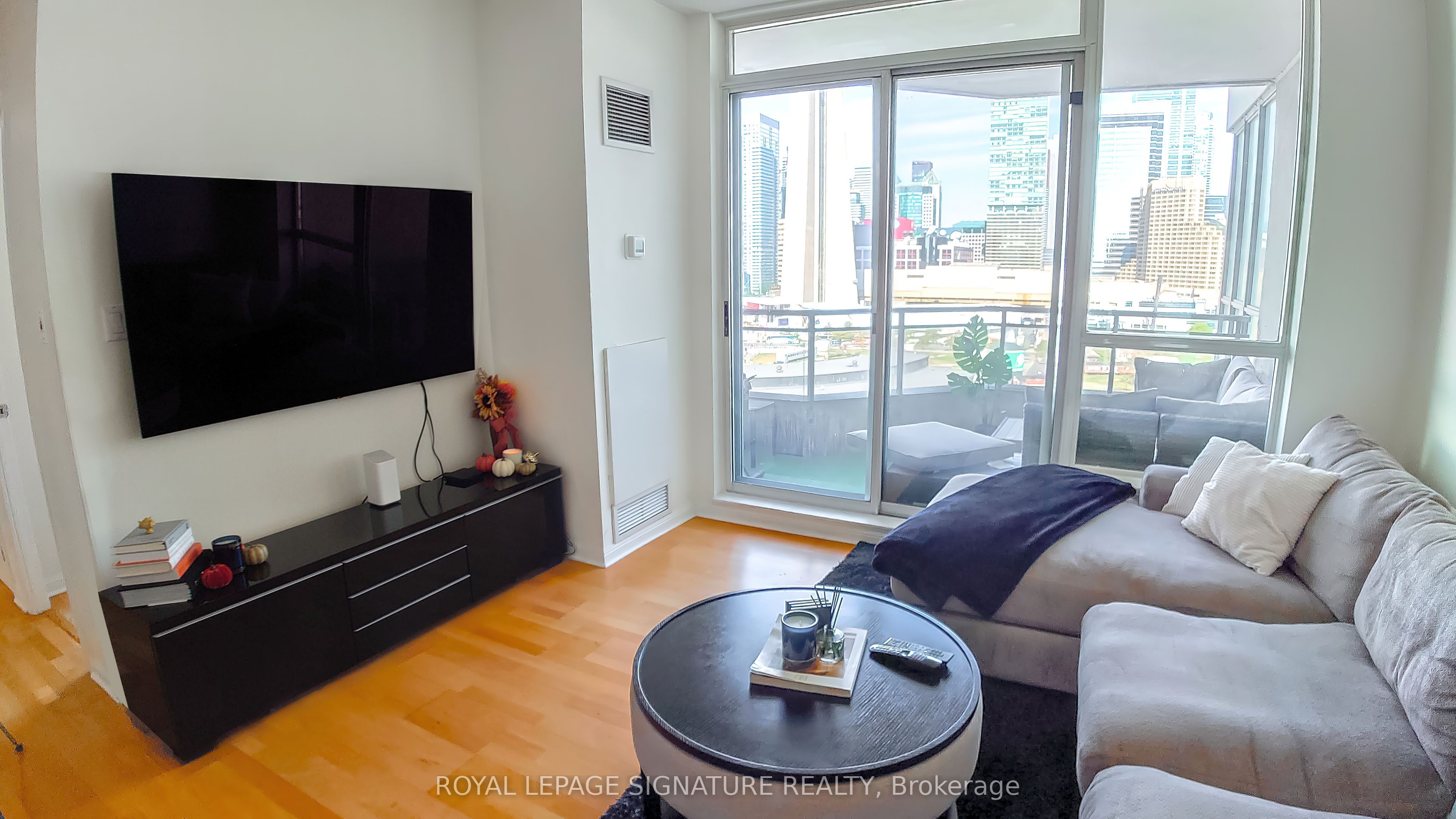 230 Queens Quay W 1726 Property Photo 5