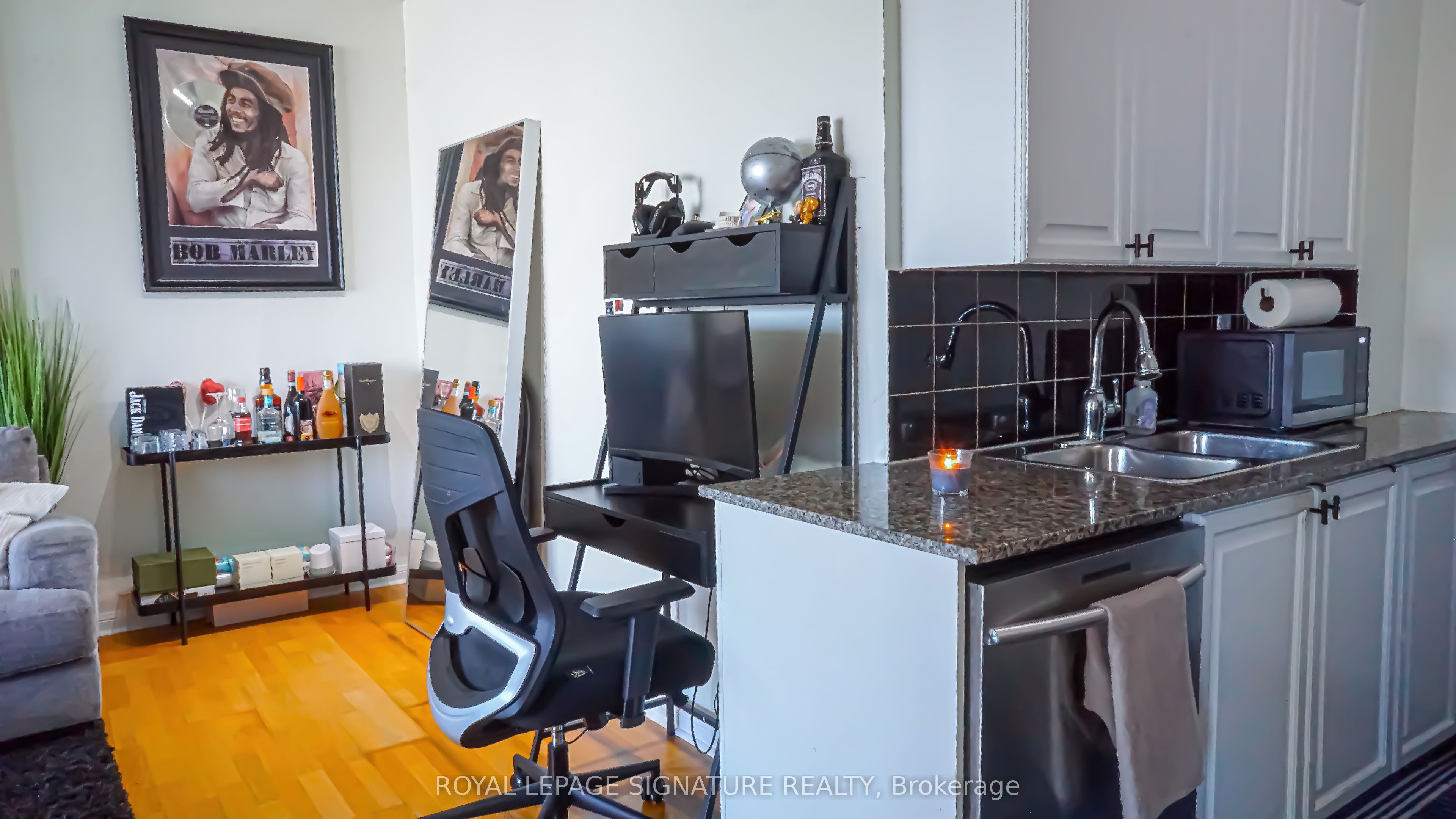 230 Queens Quay W 1726 Property Photo 6