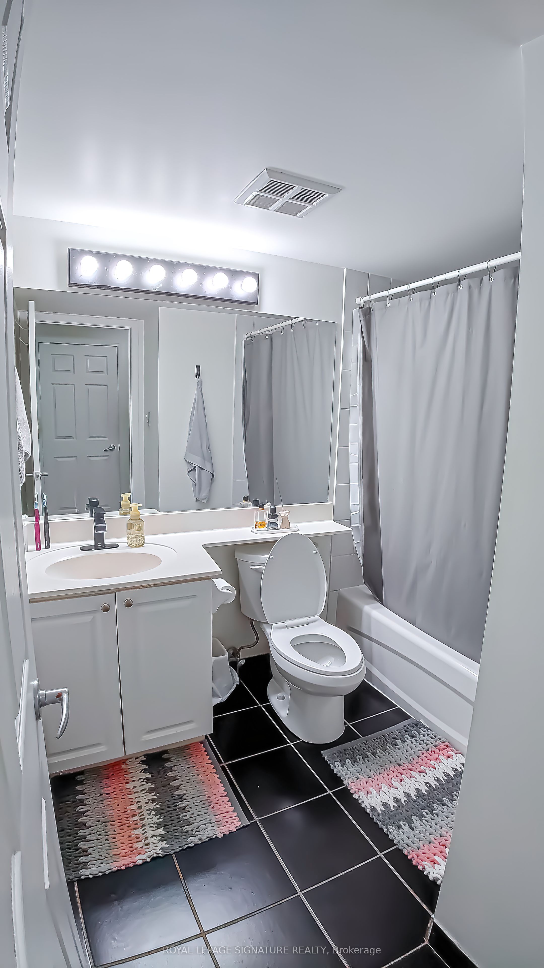230 Queens Quay W 1726 Property Photo 9