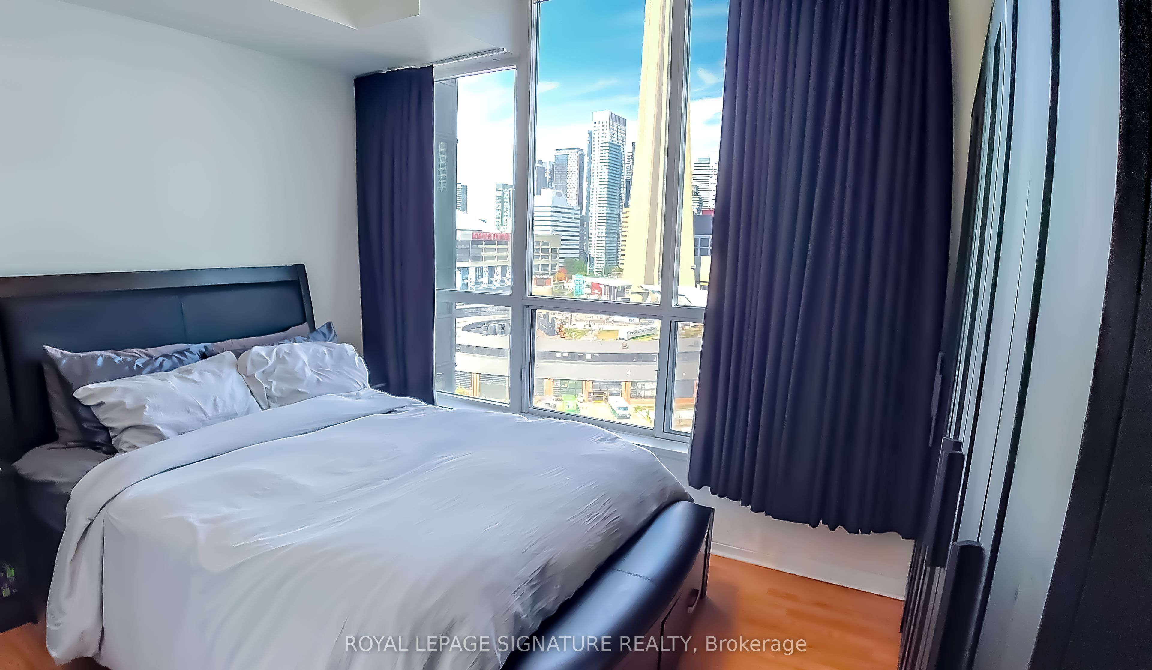 230 Queens Quay W 1726 Property Photo 10