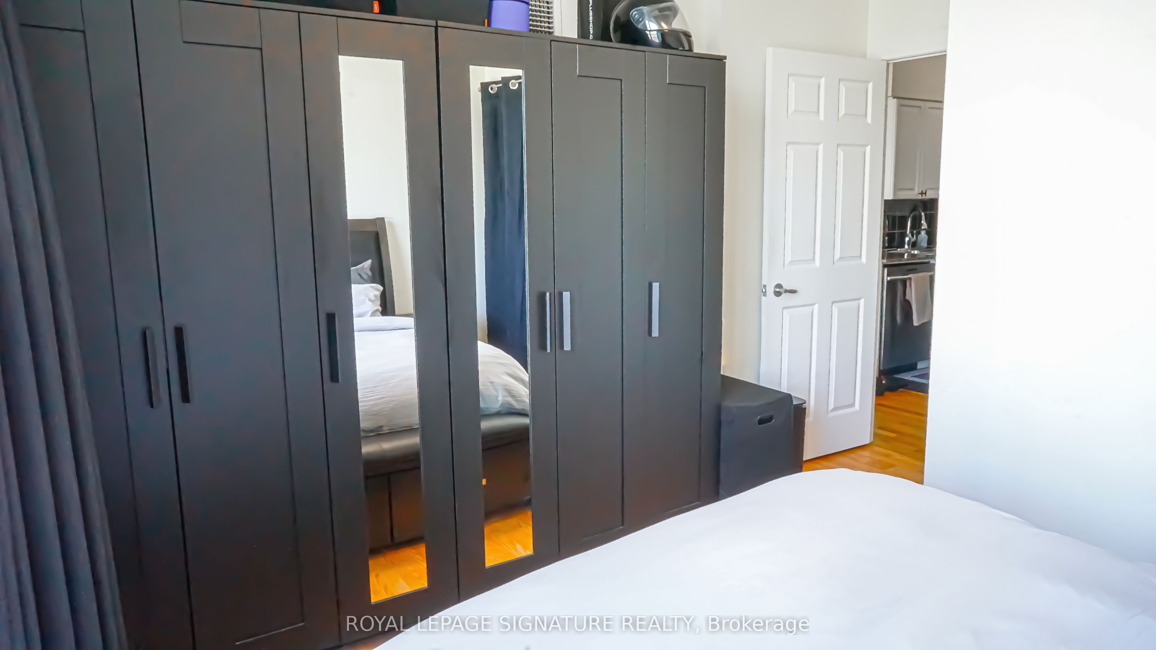 230 Queens Quay W 1726 Property Photo 11