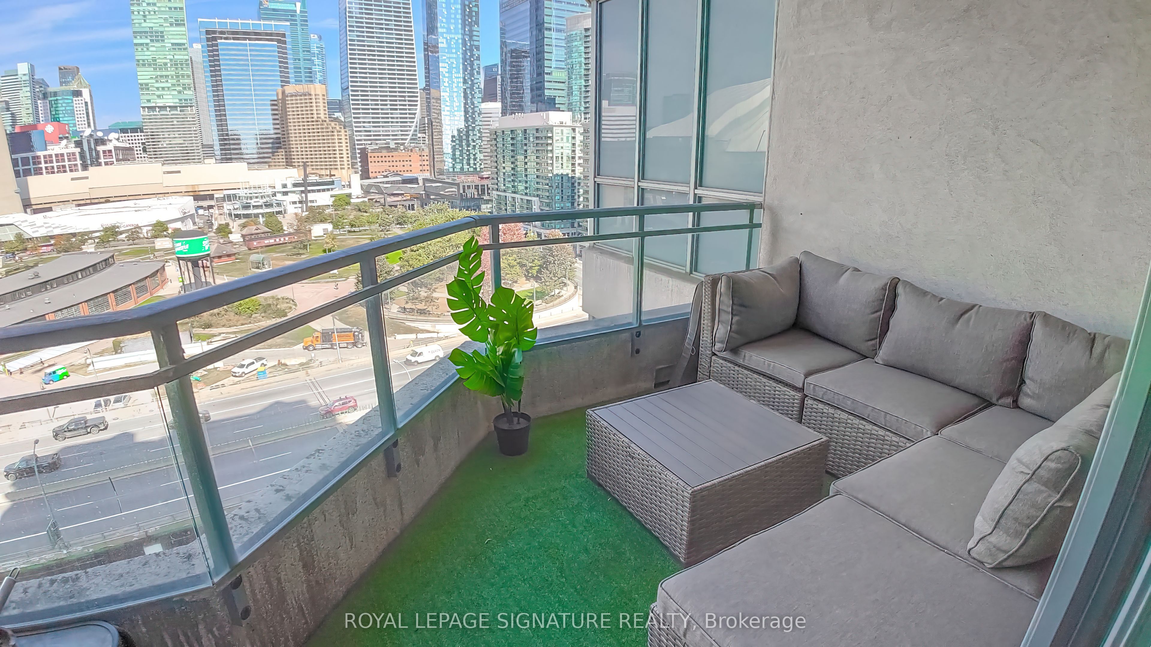 230 Queens Quay W 1726 Property Photo 12