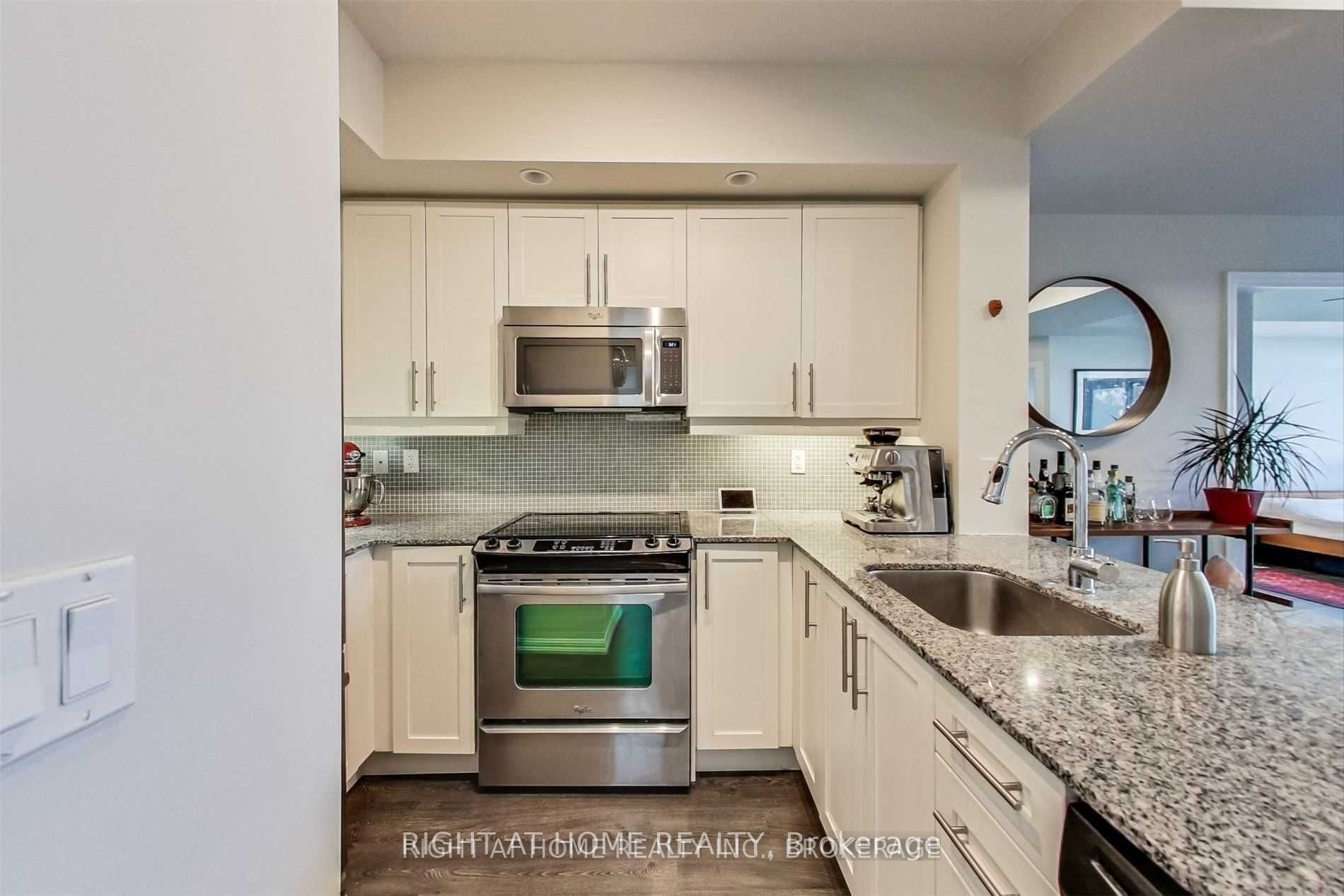 75 East Liberty Street 2401 Property Photo 10