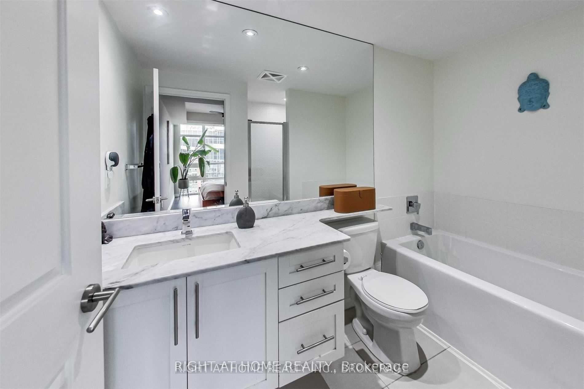75 East Liberty Street 2401 Property Photo 15