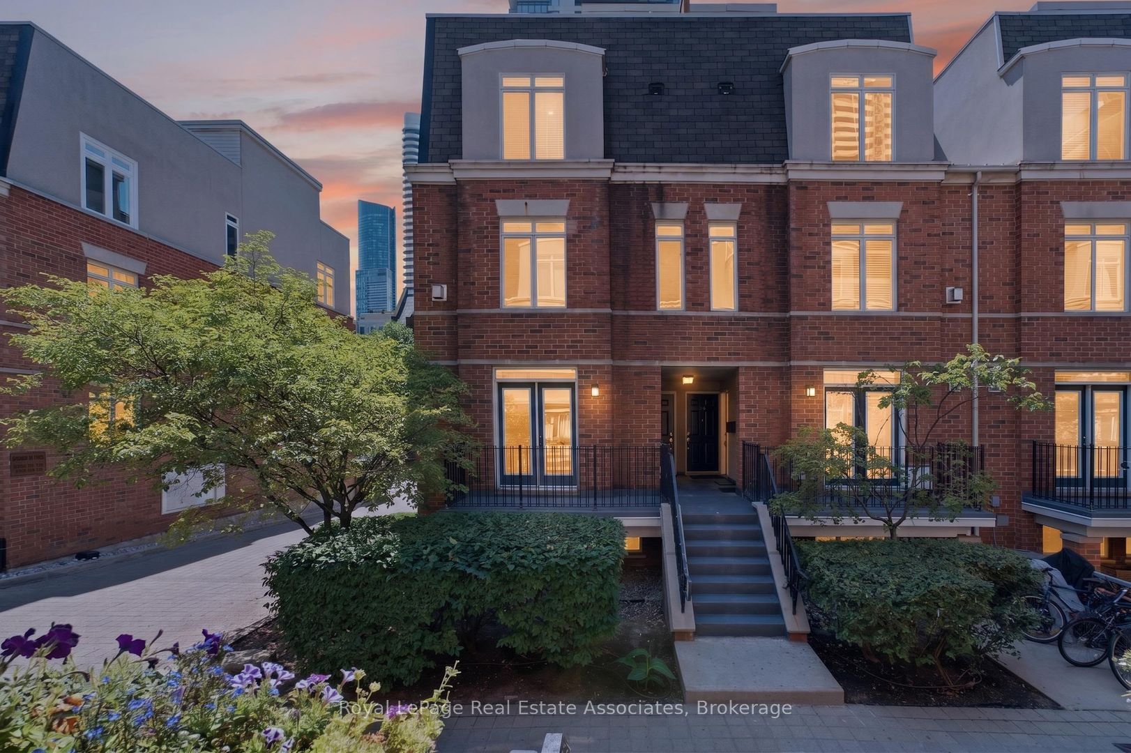 415 Jarvis Street 206 Property Photo 1