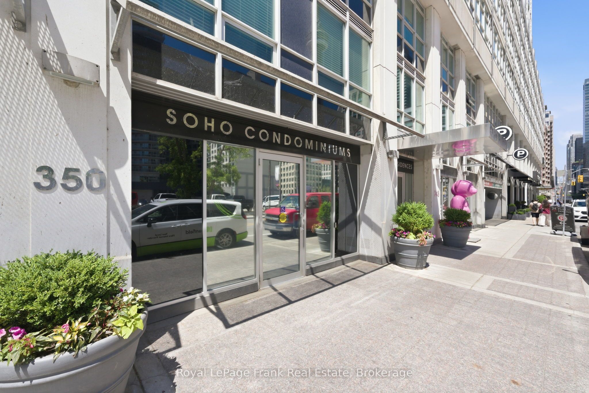 350 Wellington Street W M24 Property Photo 1