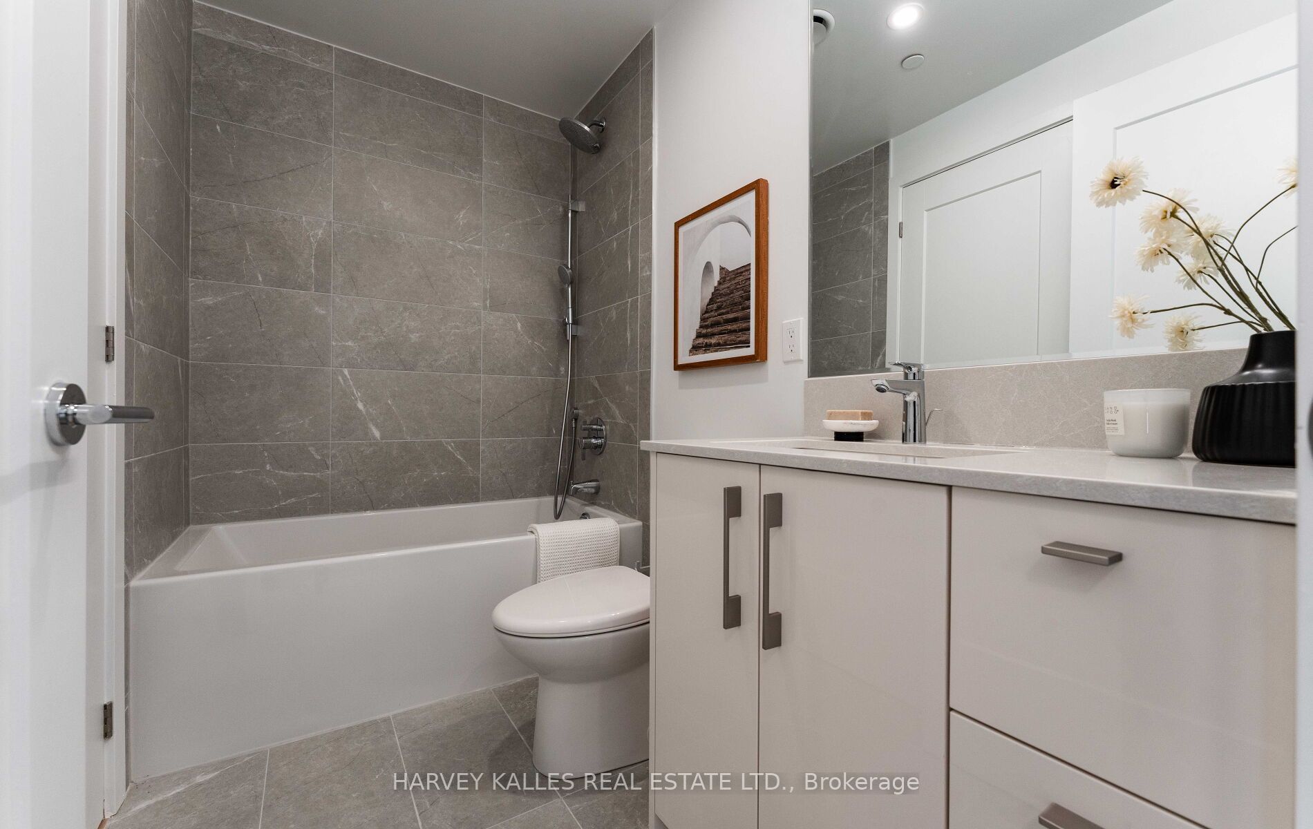 8 Manor Road W Lph2 Property Photo 24