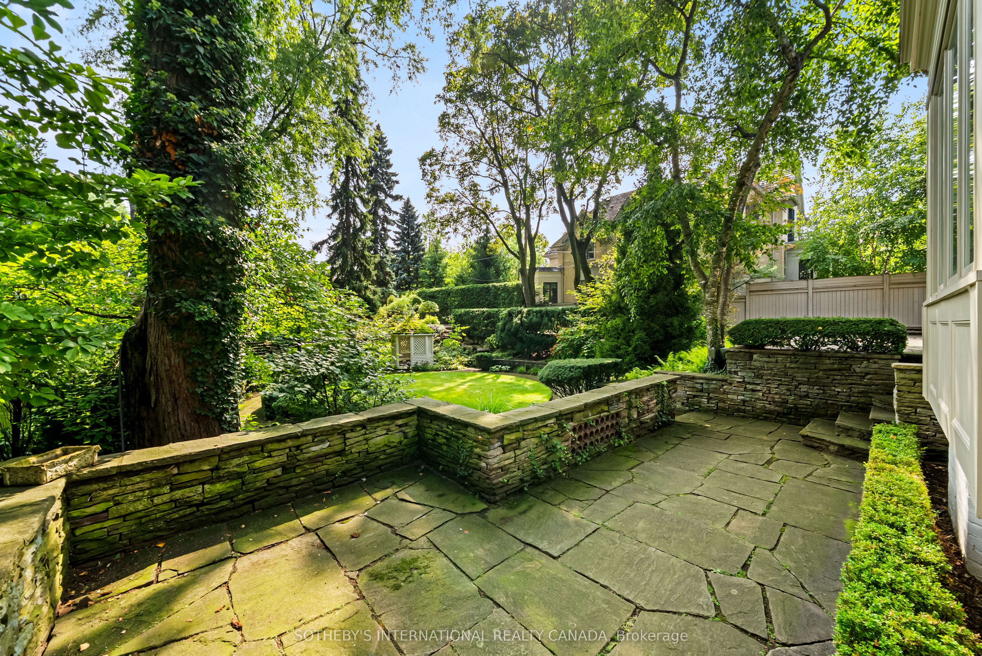12 Forest Glen Crescent Property Photo 6
