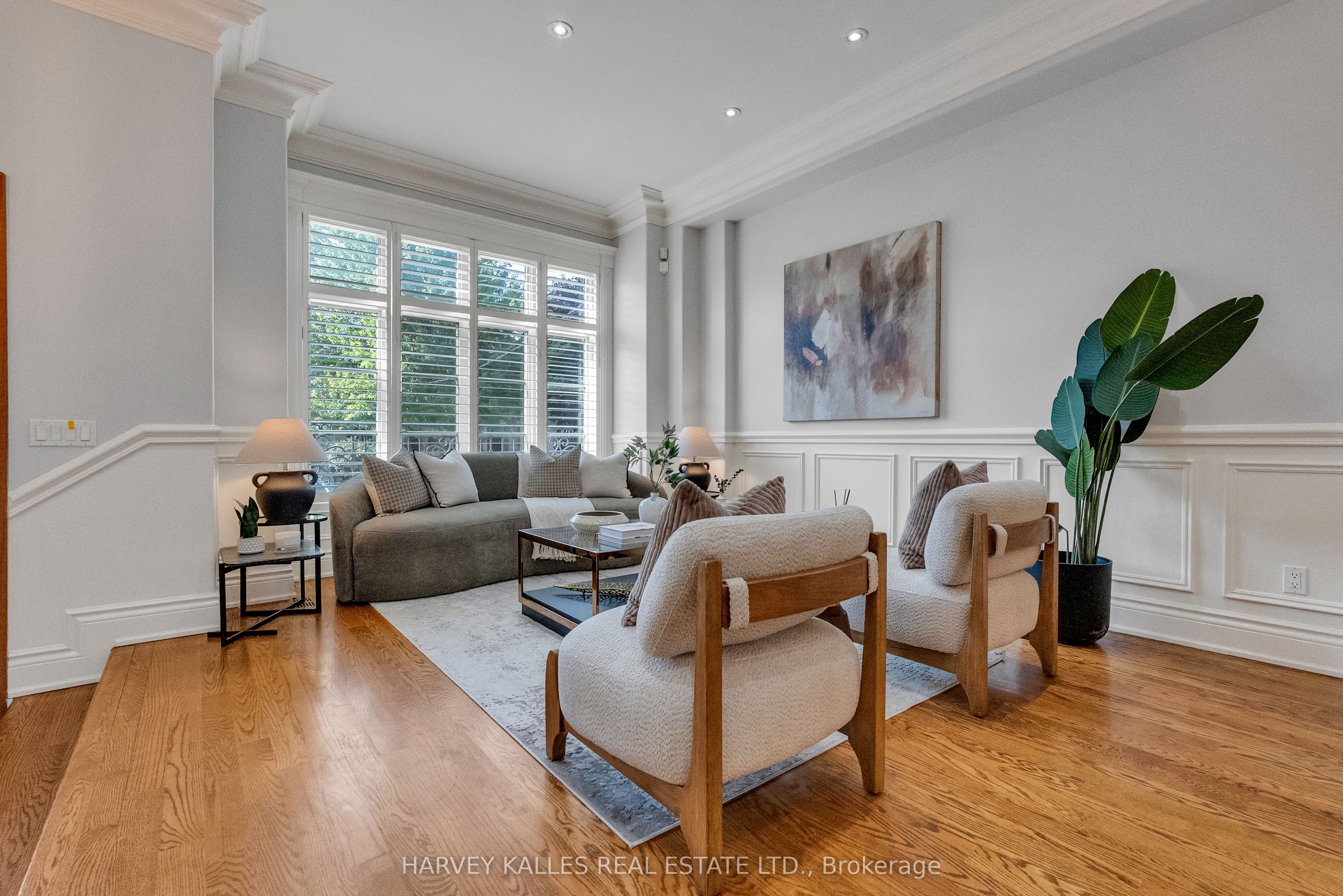 168 Roe Avenue Property Photo 8