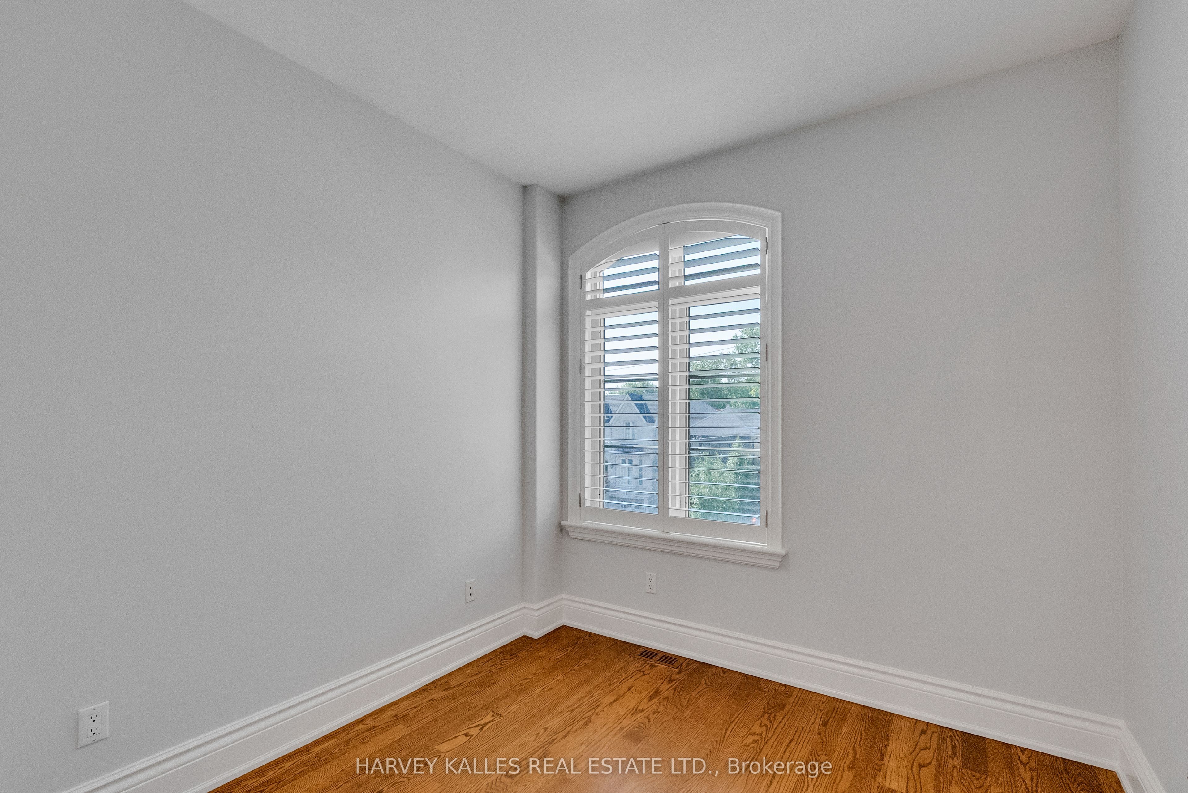 168 Roe Avenue Property Photo 38