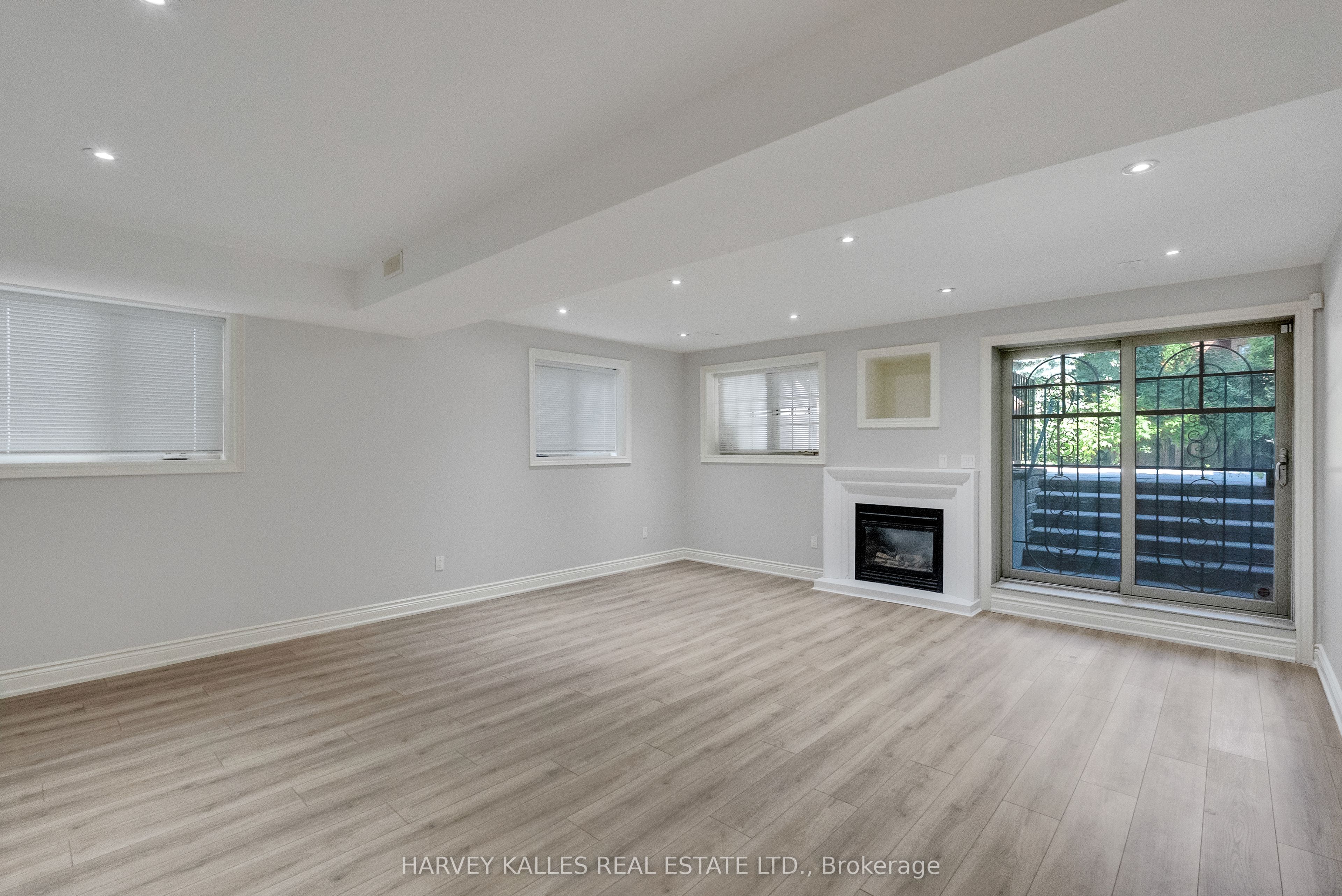 168 Roe Avenue Property Photo 45
