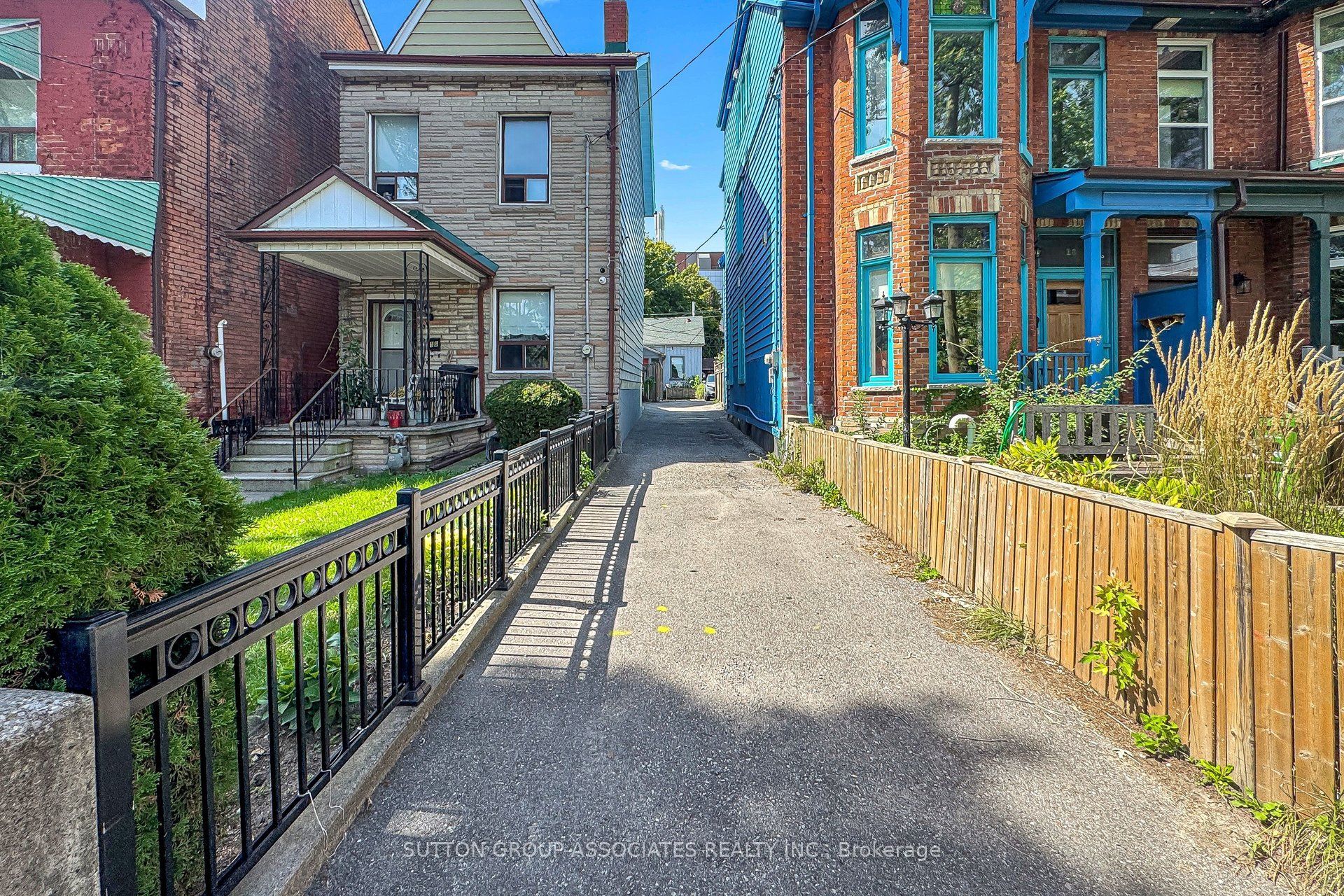 18 1/2 Bellevue Avenue Property Photo 2