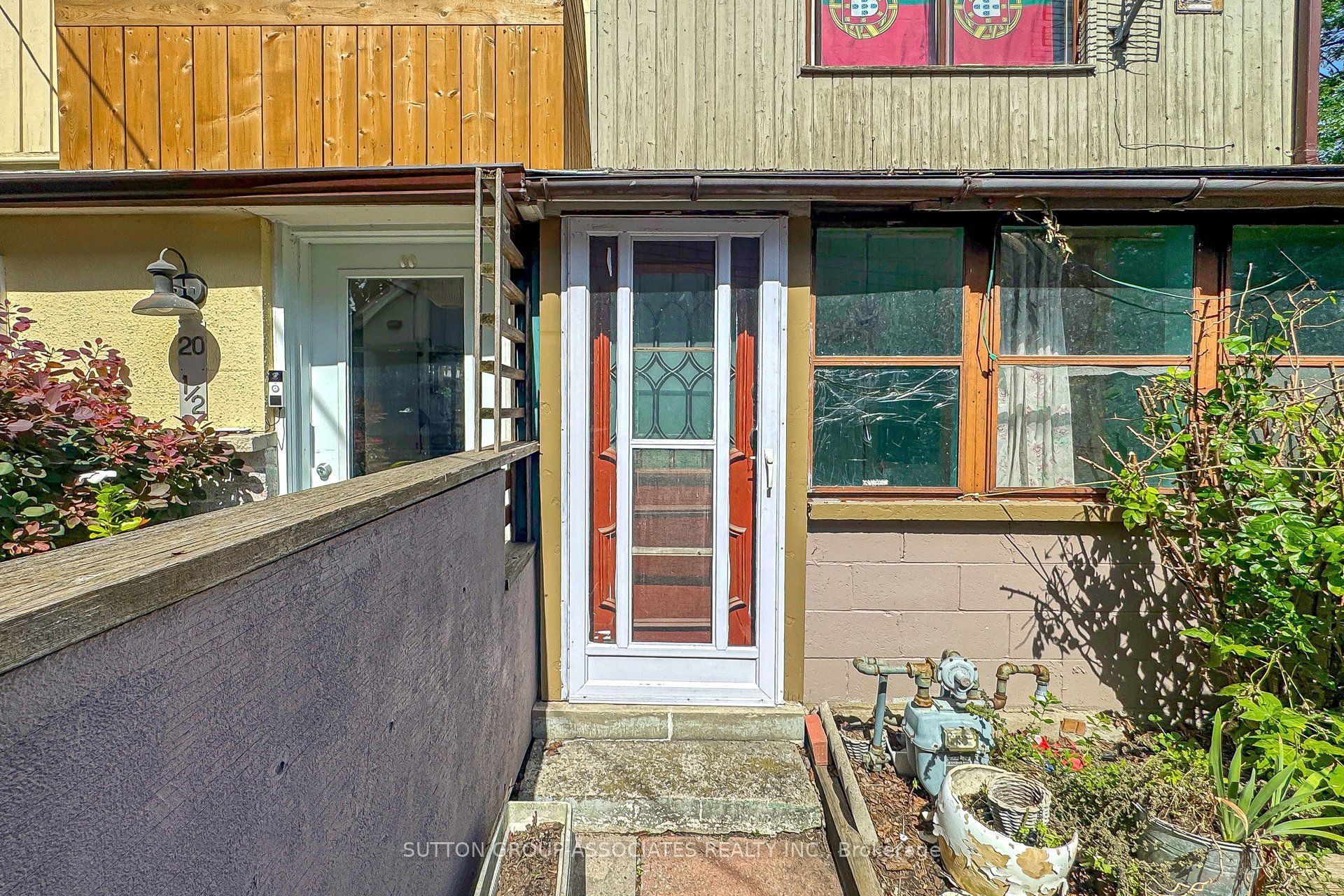 18 1/2 Bellevue Avenue Property Photo 4