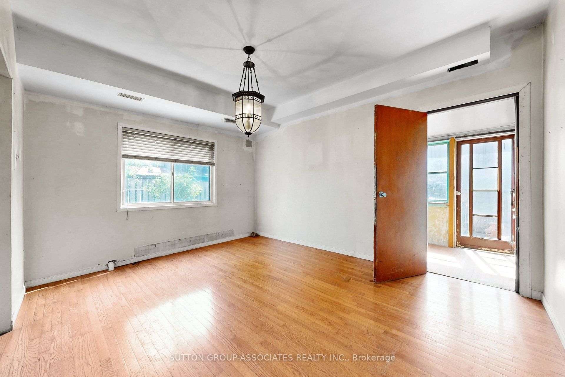 18 1/2 Bellevue Avenue Property Photo 7