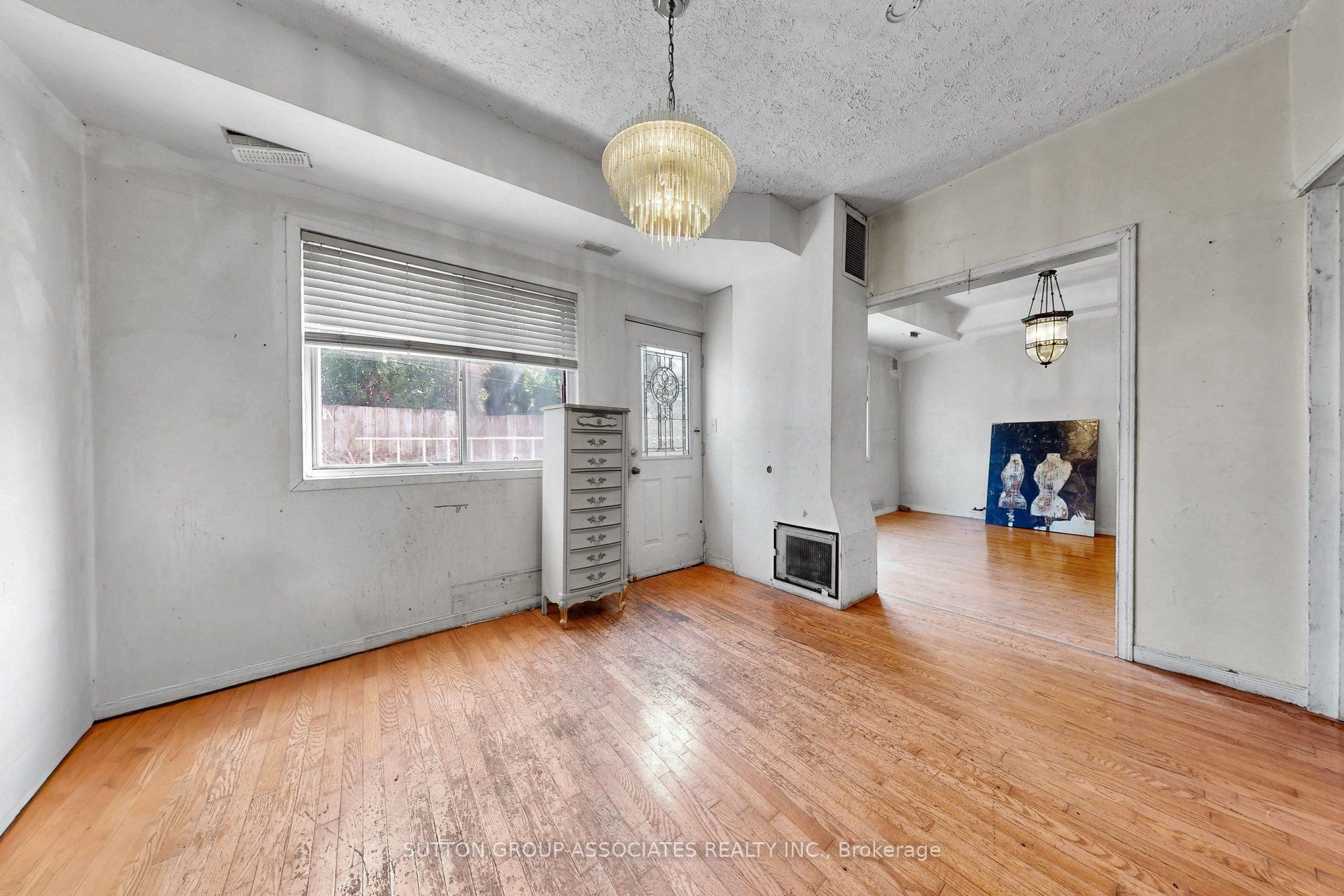 18 1/2 Bellevue Avenue Property Photo 9