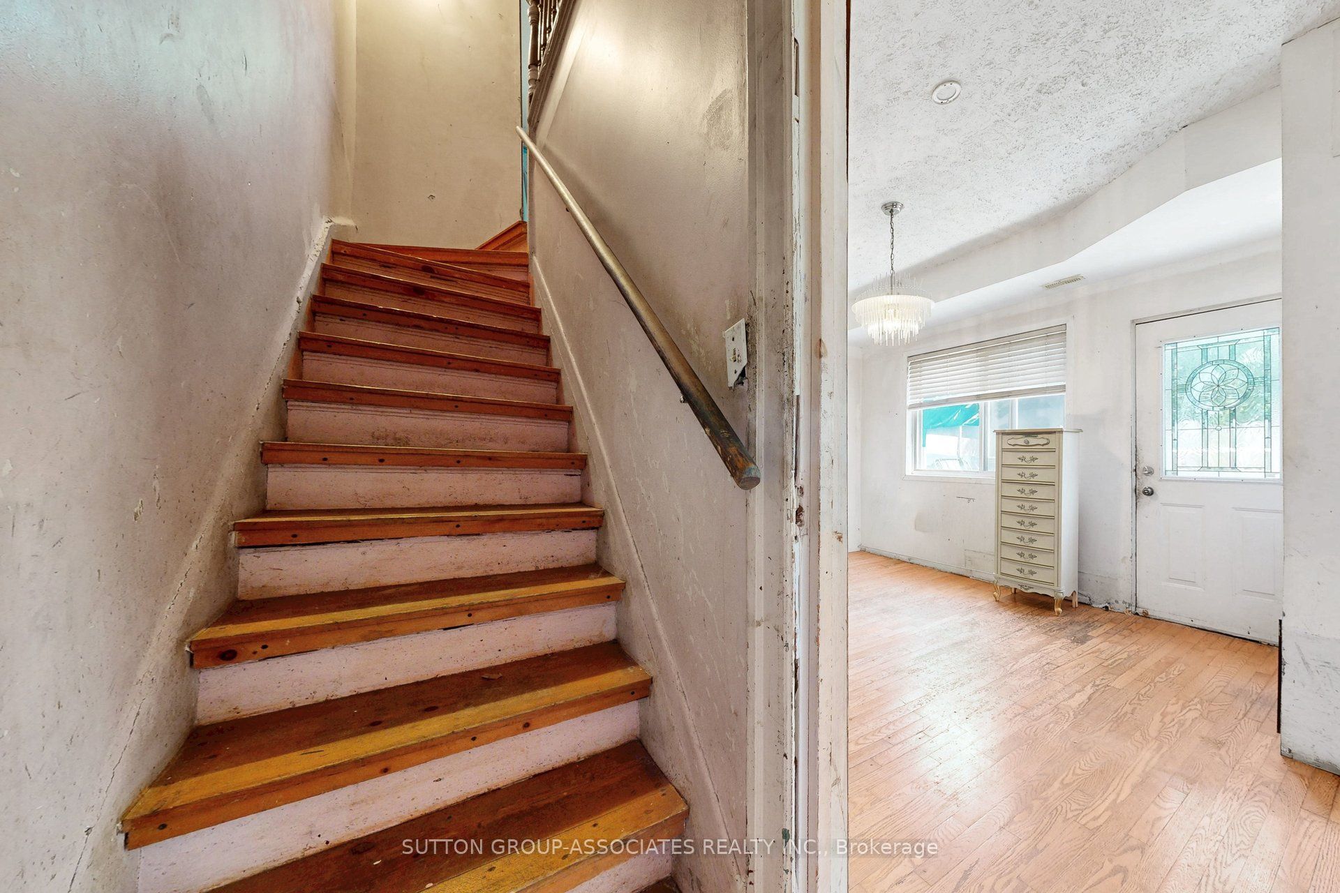 18 1/2 Bellevue Avenue Property Photo 12