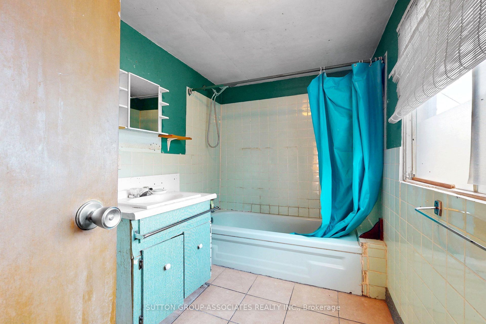 18 1/2 Bellevue Avenue Property Photo 14