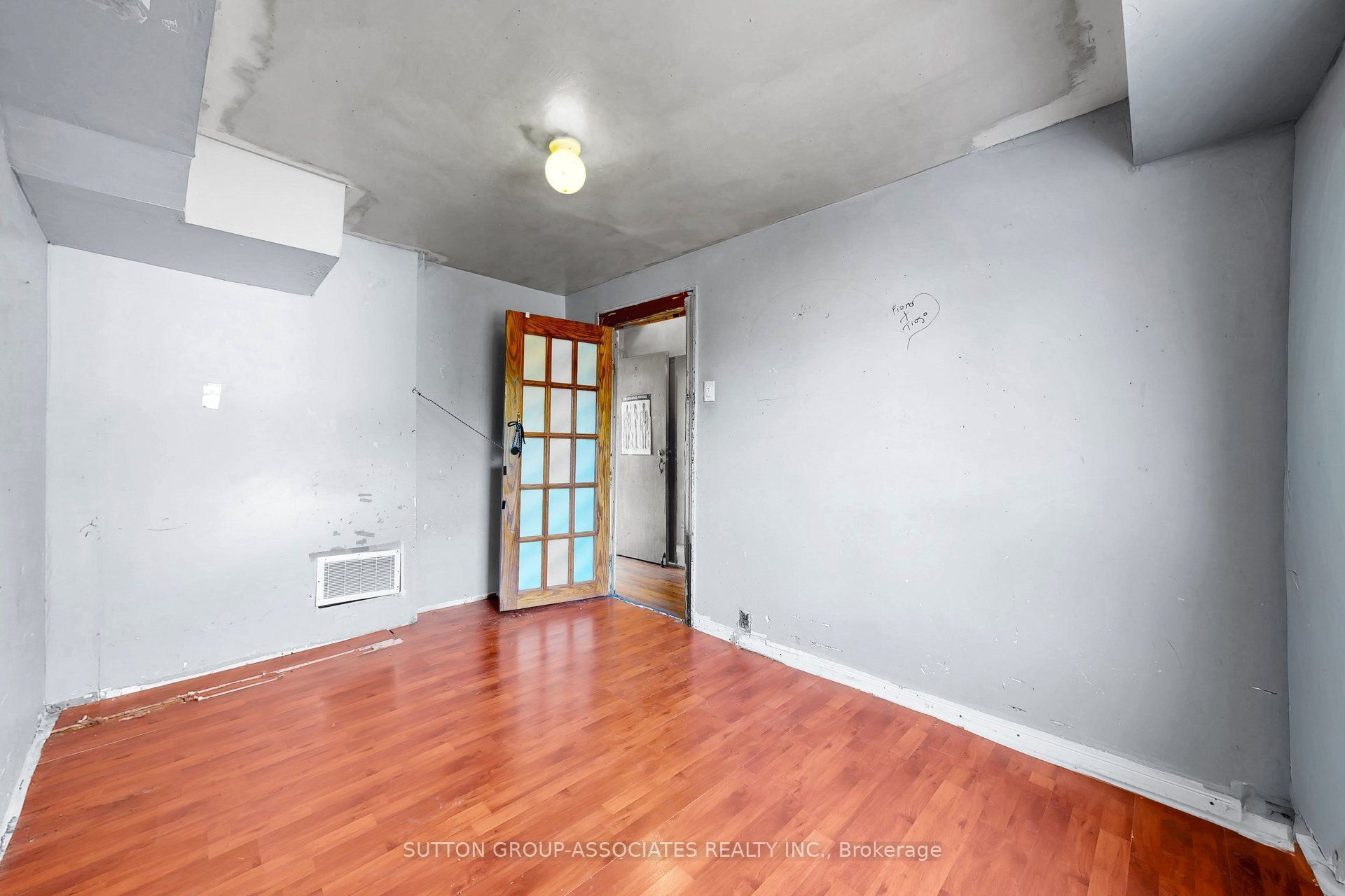18 1/2 Bellevue Avenue Property Photo 17