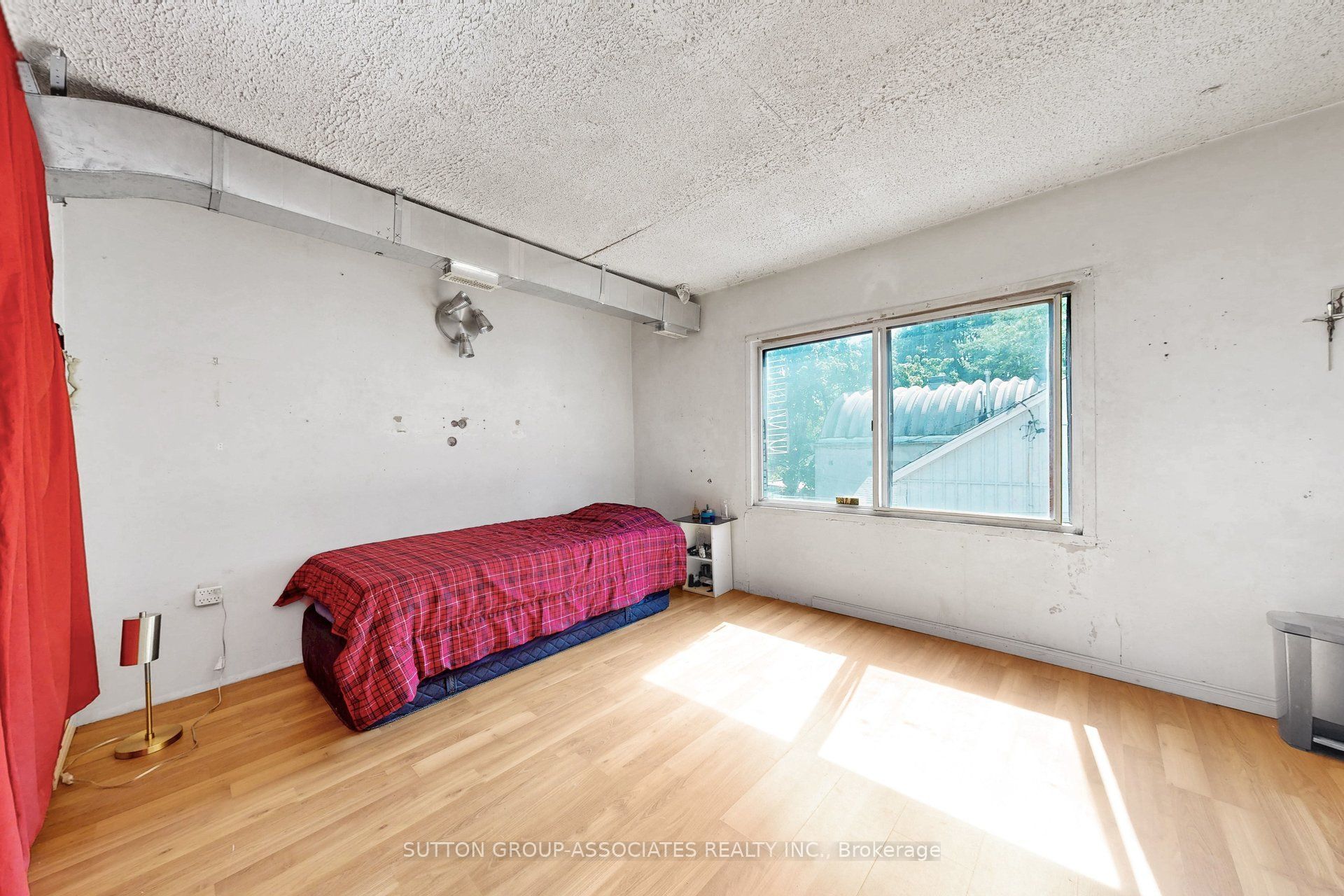 18 1/2 Bellevue Avenue Property Photo 18