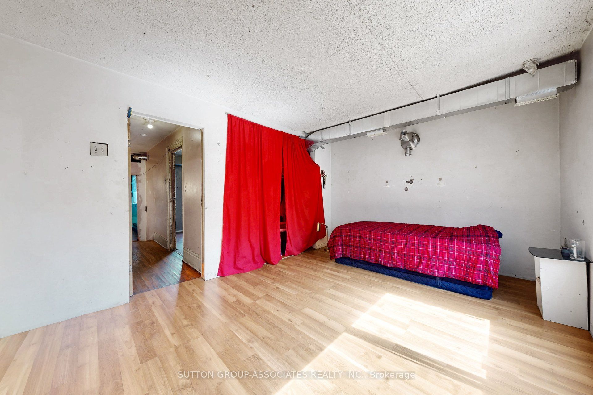 18 1/2 Bellevue Avenue Property Photo 19