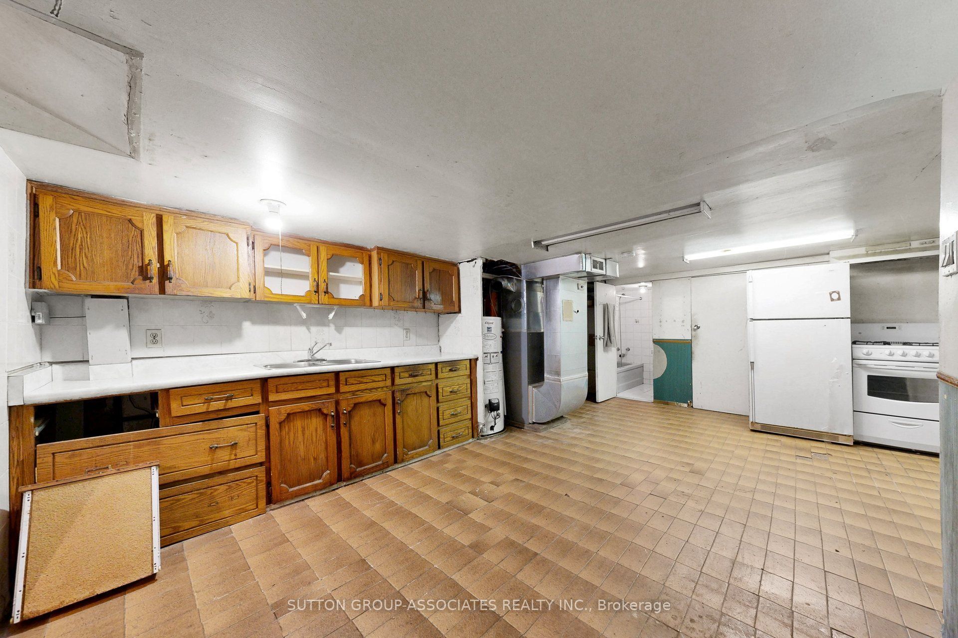 18 1/2 Bellevue Avenue Property Photo 22
