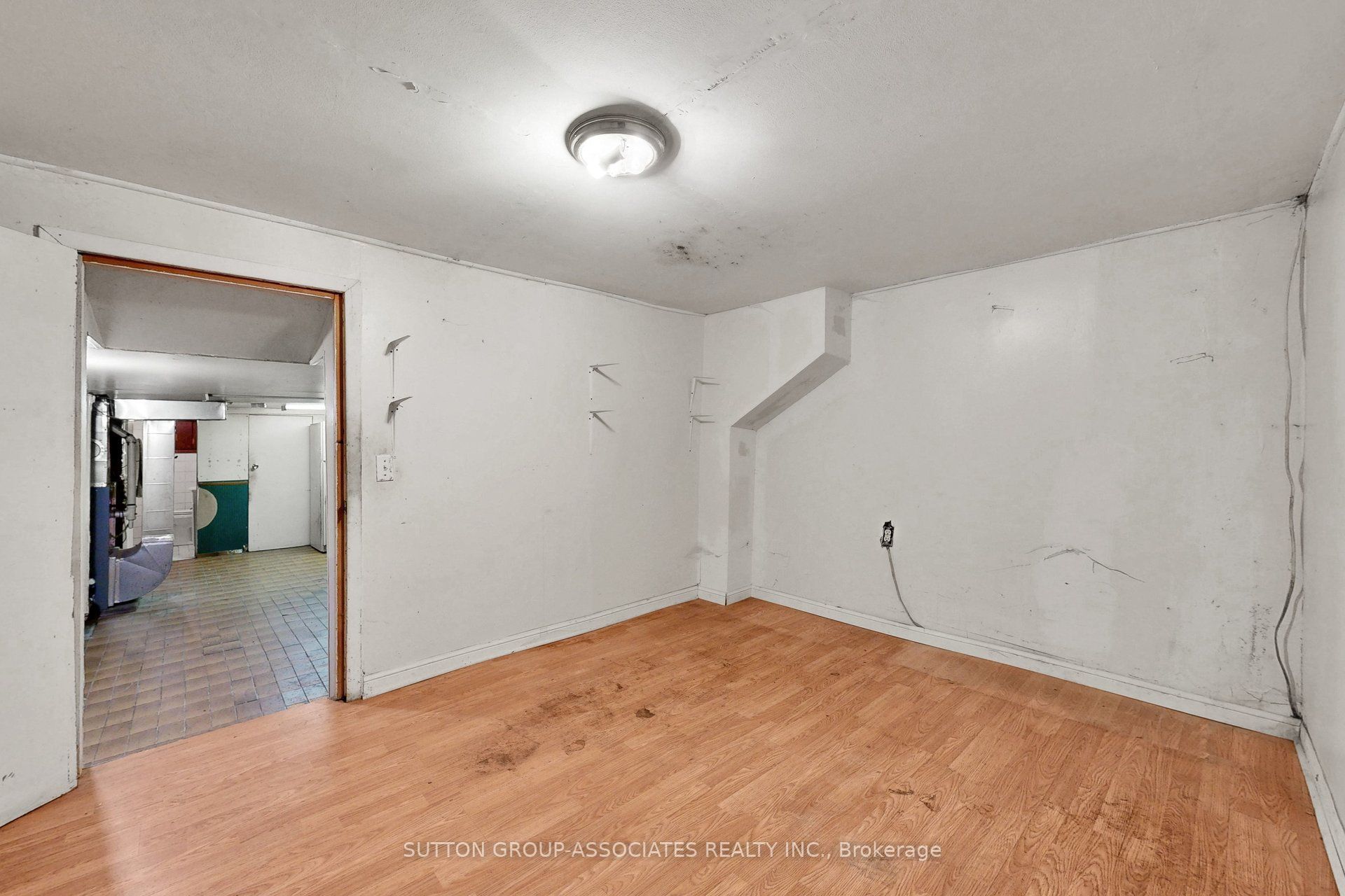 18 1/2 Bellevue Avenue Property Photo 24