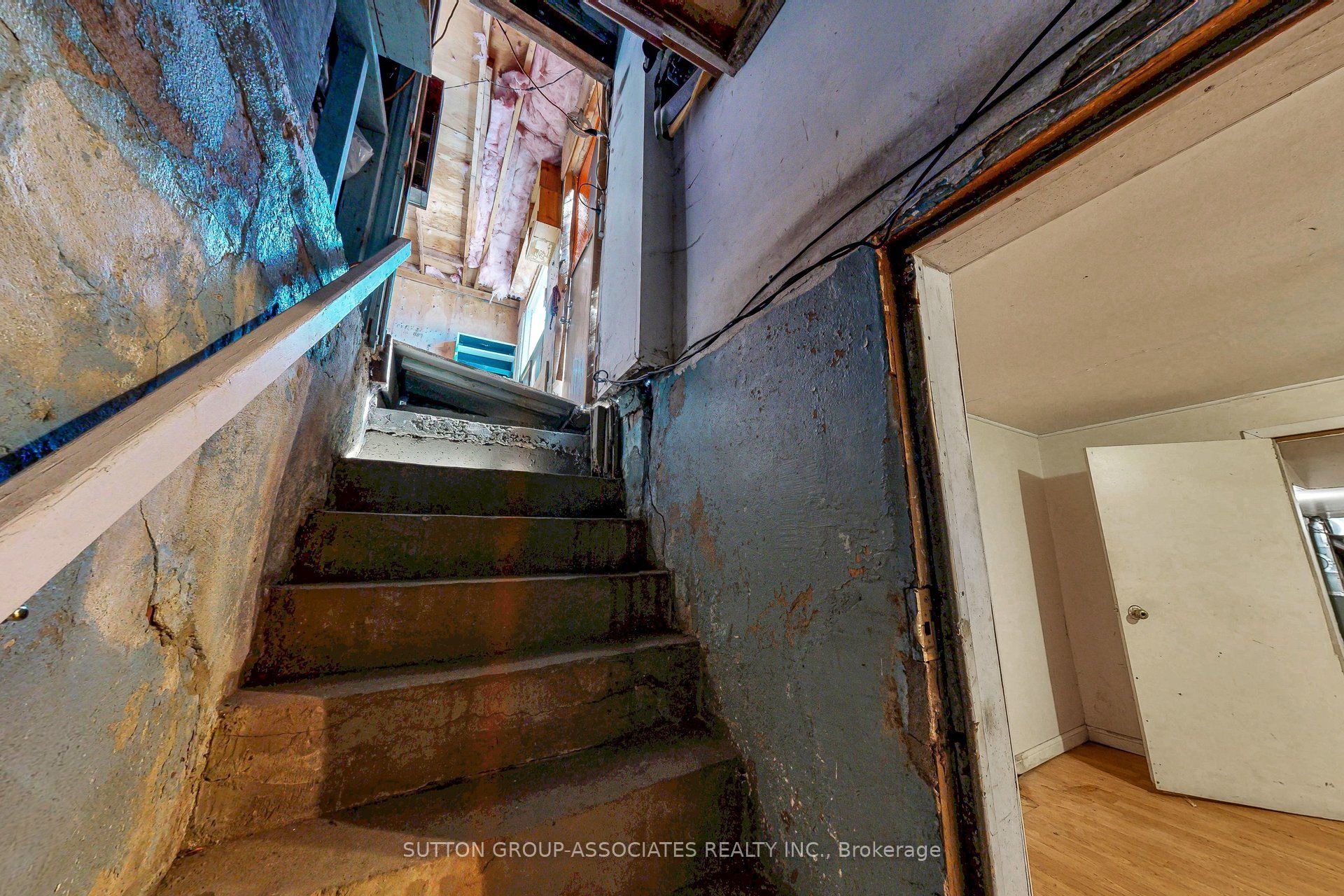 18 1/2 Bellevue Avenue Property Photo 25