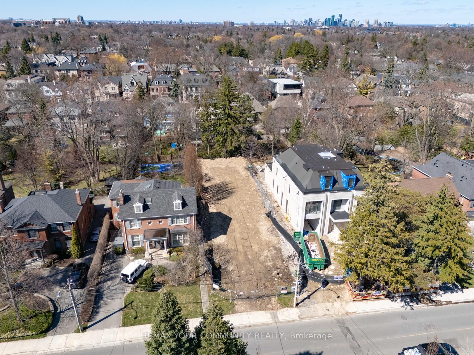 390 Glencairn Avenue Property Photo 4