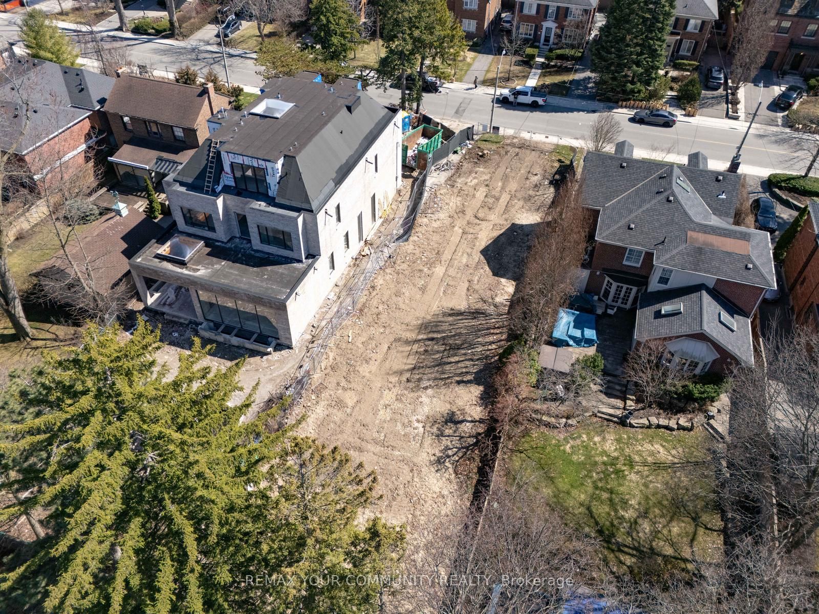 390 Glencairn Avenue Property Photo 8